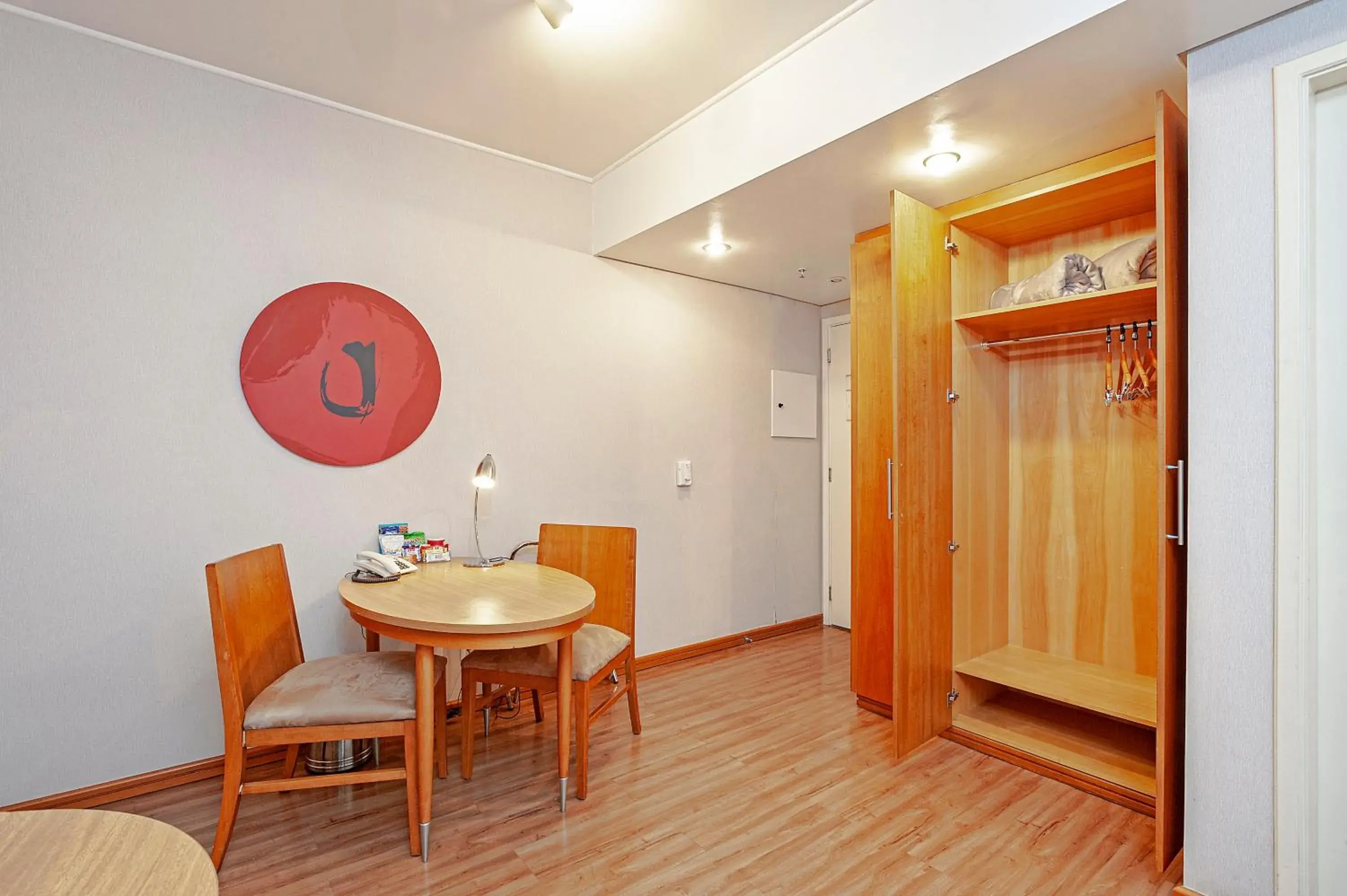 Photo of the whole room, Dining Area in Slaviero São Paulo Moema