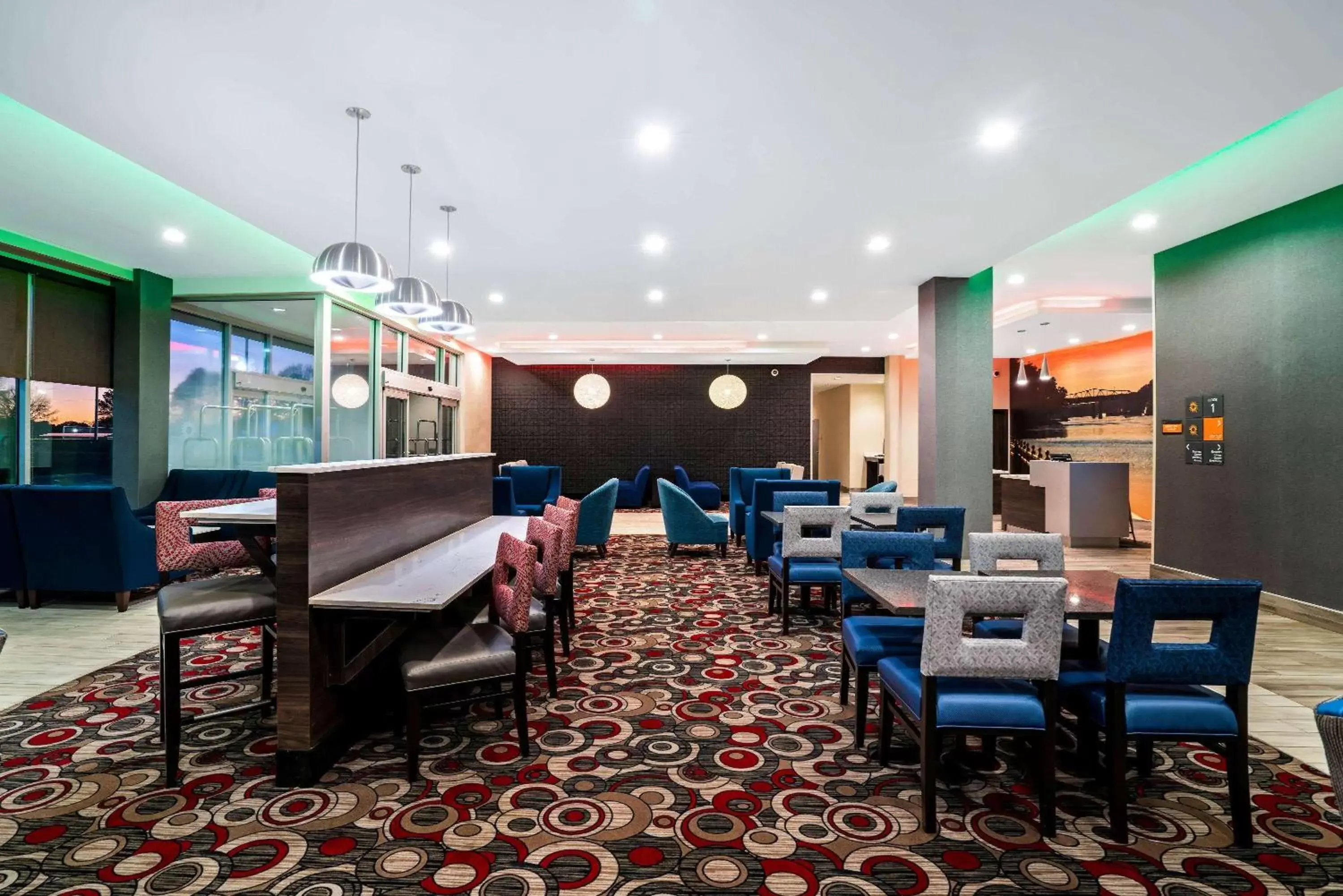 Lobby or reception, Restaurant/Places to Eat in La Quinta by Wyndham Tuscaloosa McFarland