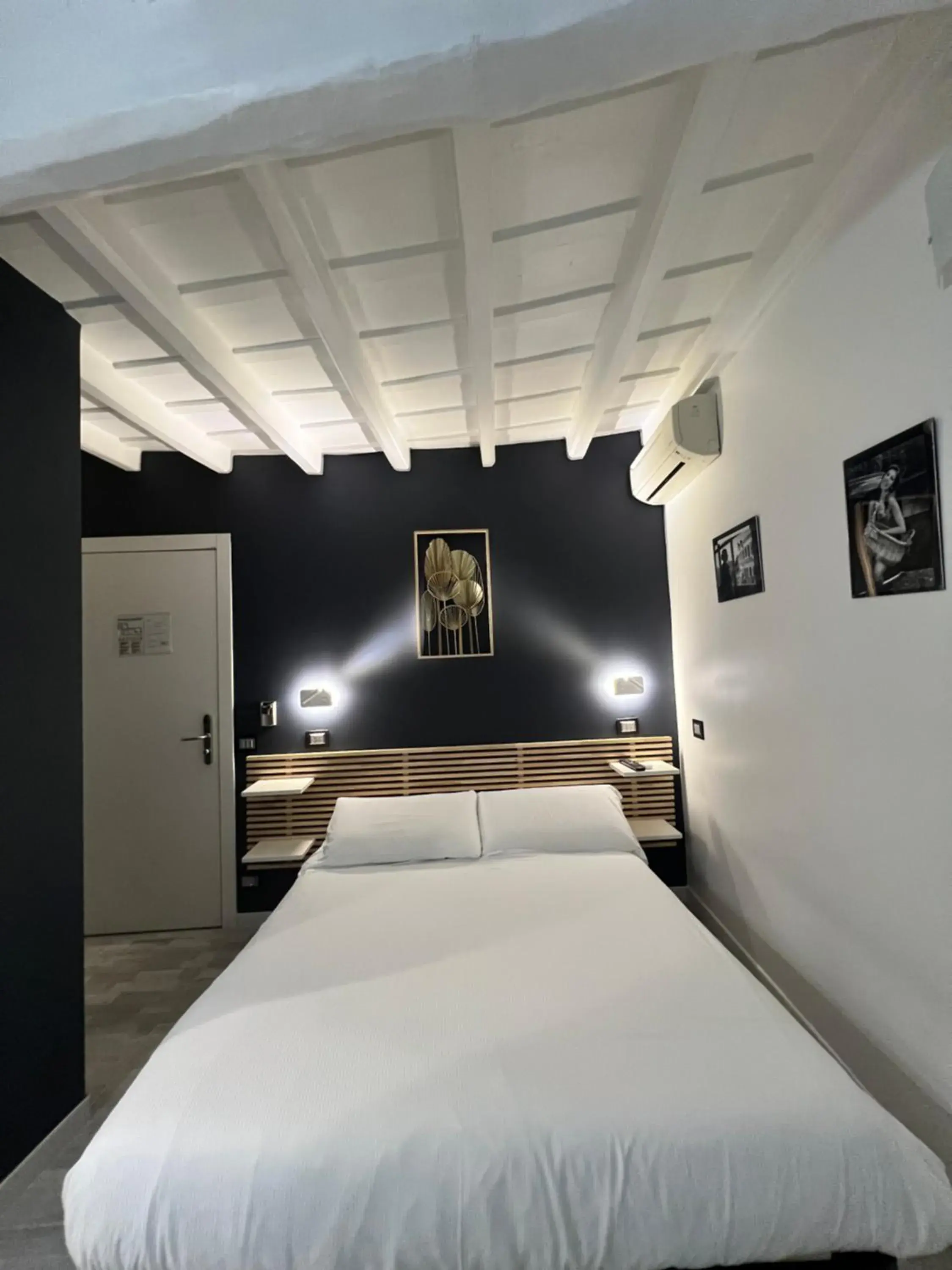 Bed in iRooms - Spanish Steps