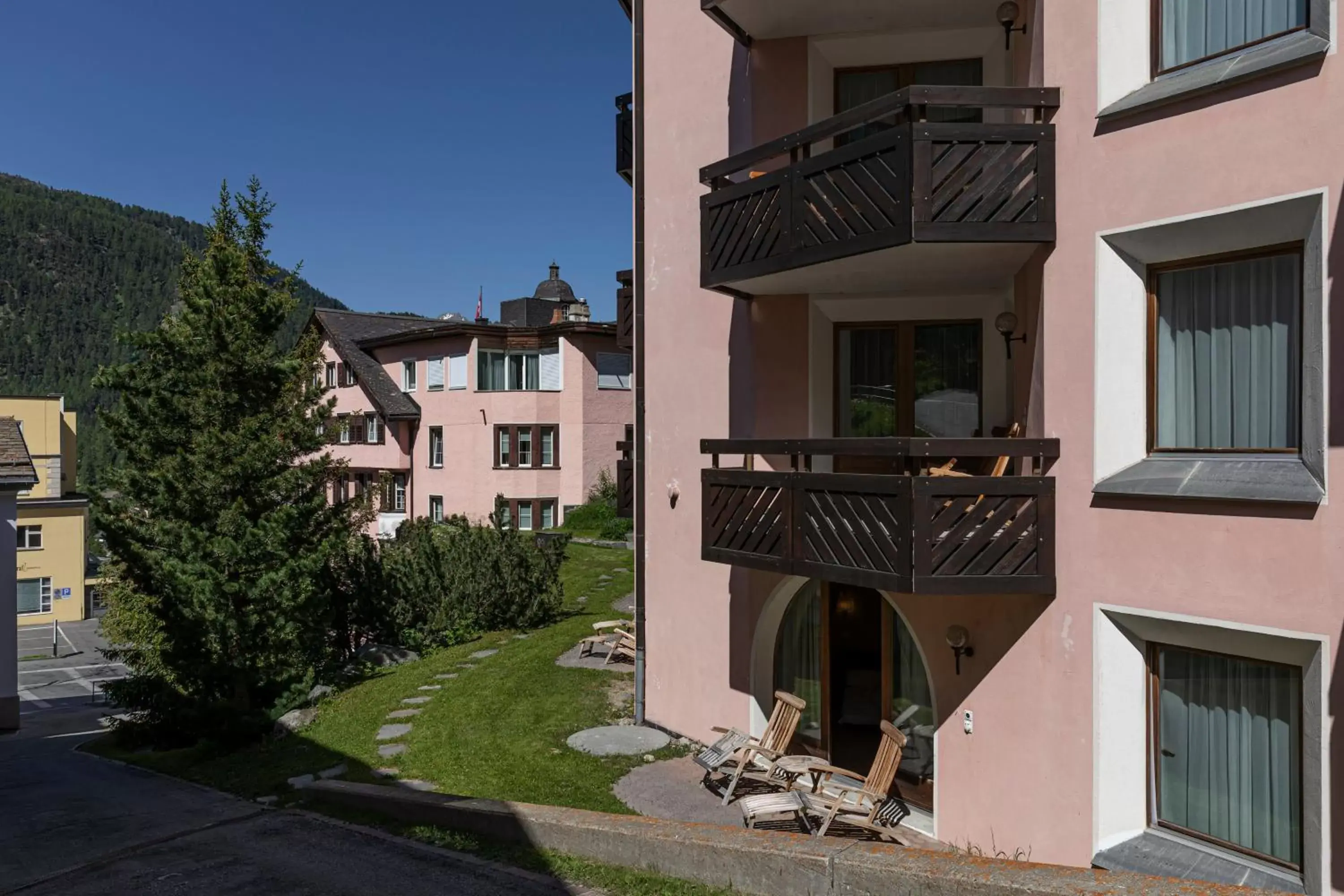 Facade/entrance, Property Building in Hotel Rosatsch