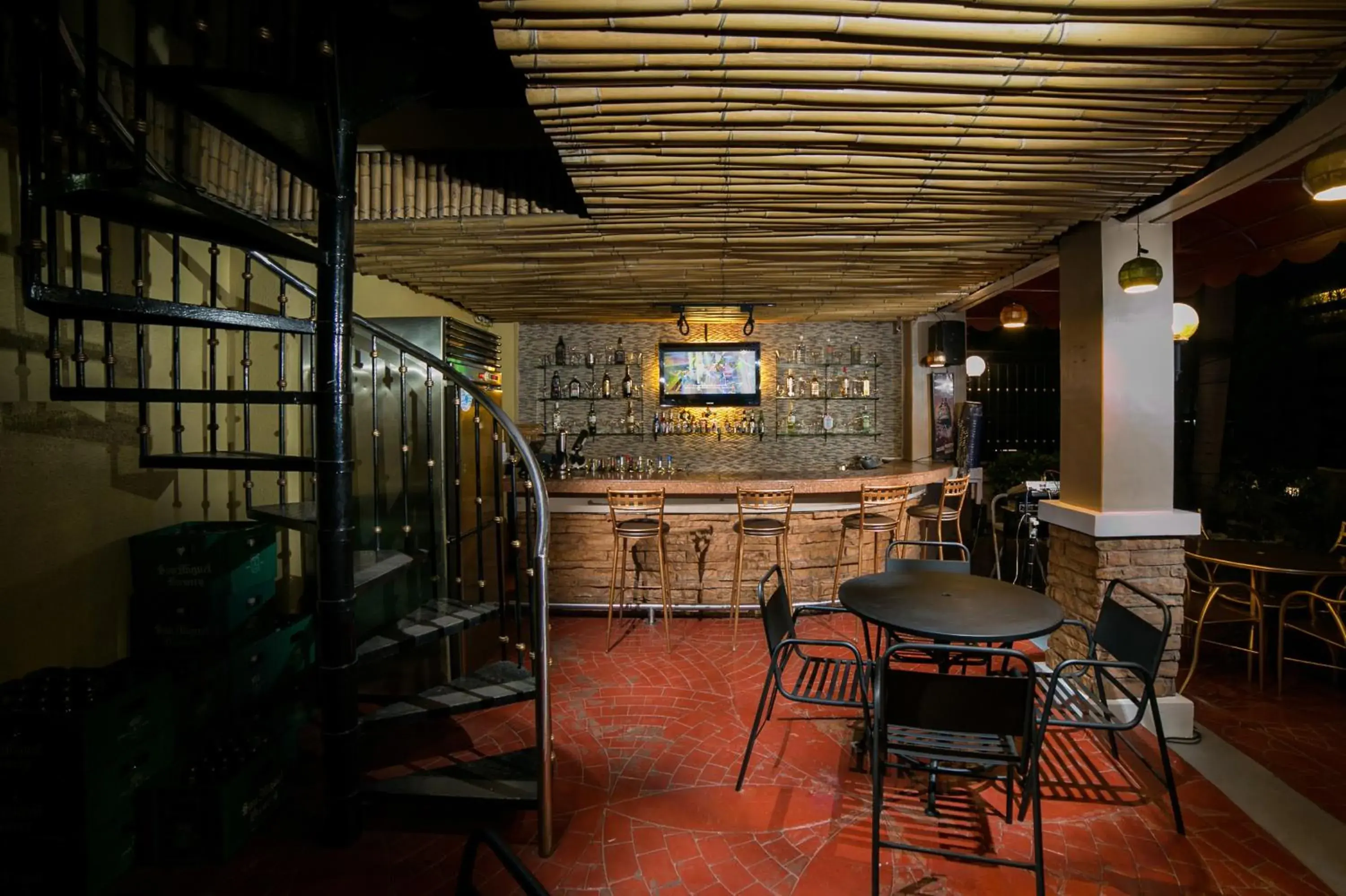 Restaurant/places to eat in 950 Condotel Restaurant/places to eat in 950 Condotel