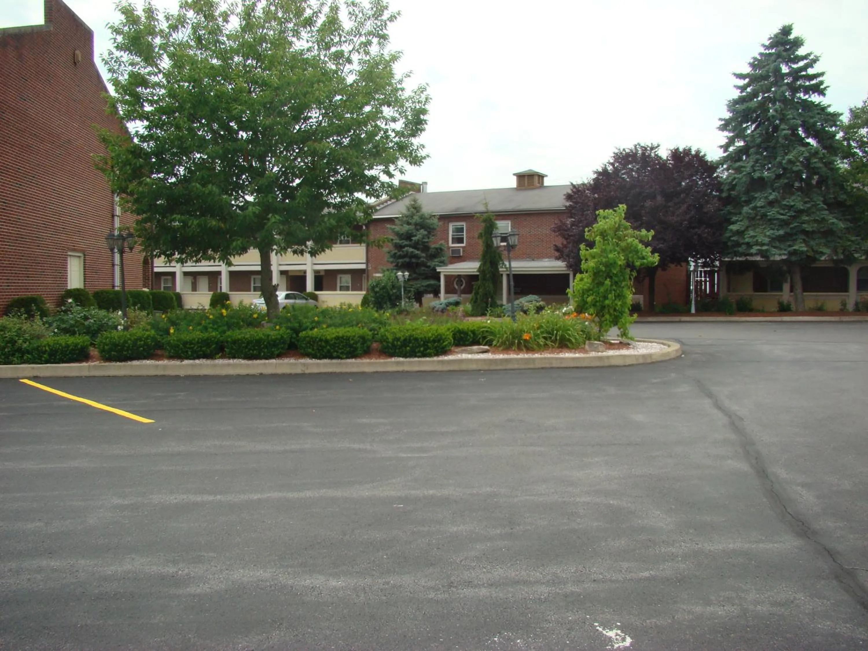 Property building in Aderi Hotel Lewisburg