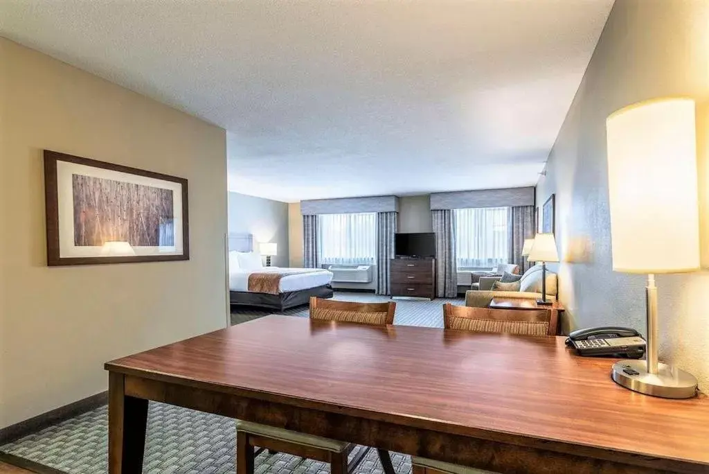 Seating Area in AmeriVu Inn and Suites - Chisago City