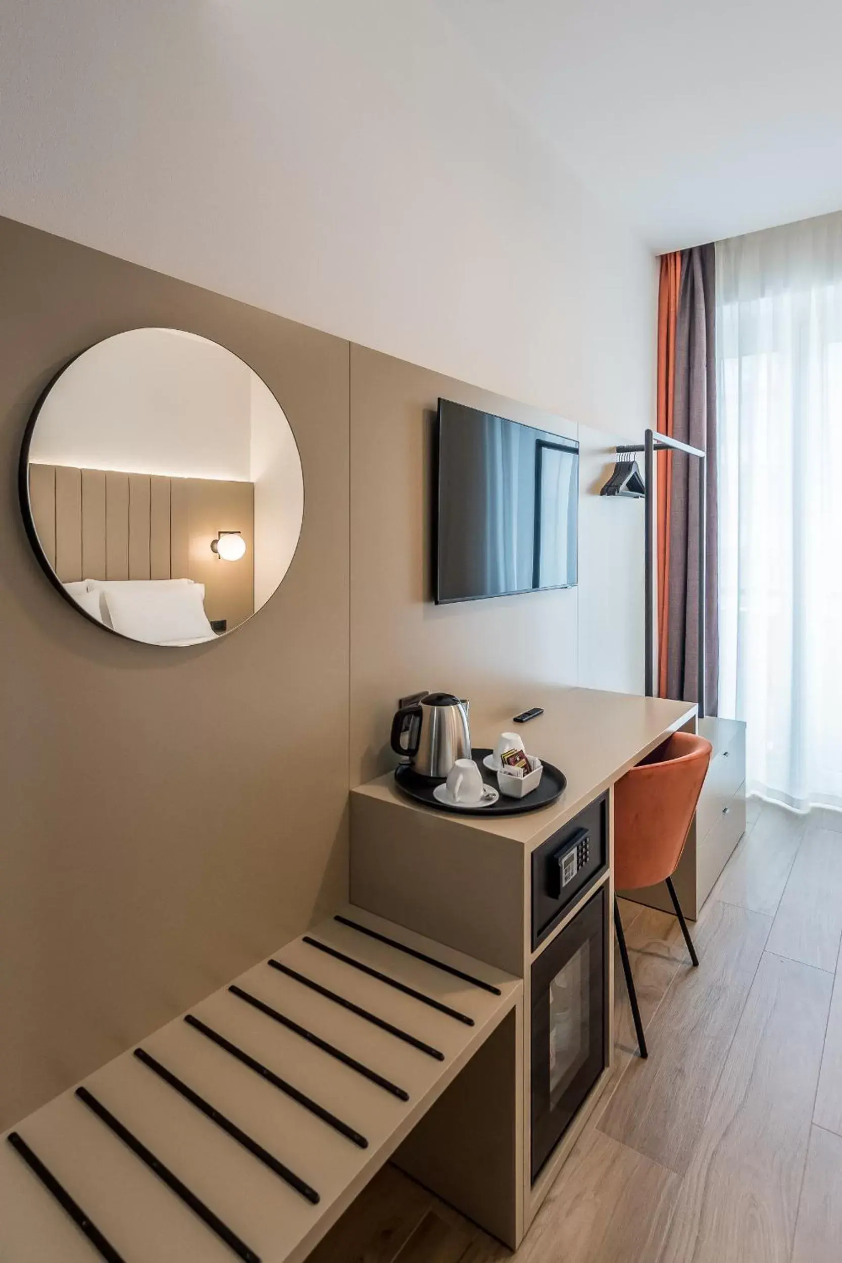 TV and multimedia, TV/Entertainment Center in BB Hotels Smarthotel Duomo