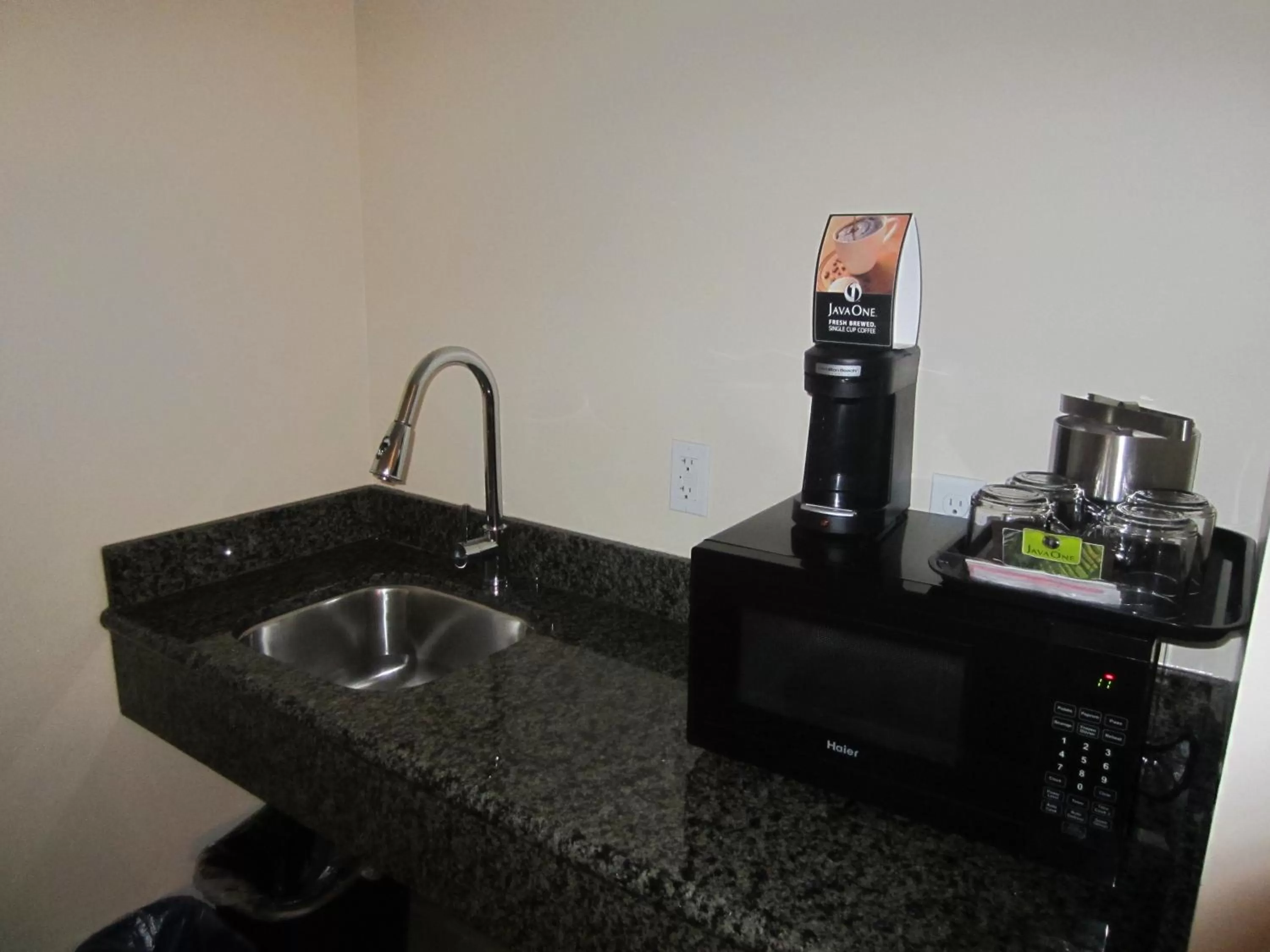Kitchen or kitchenette in PB Surf Beachside Inn