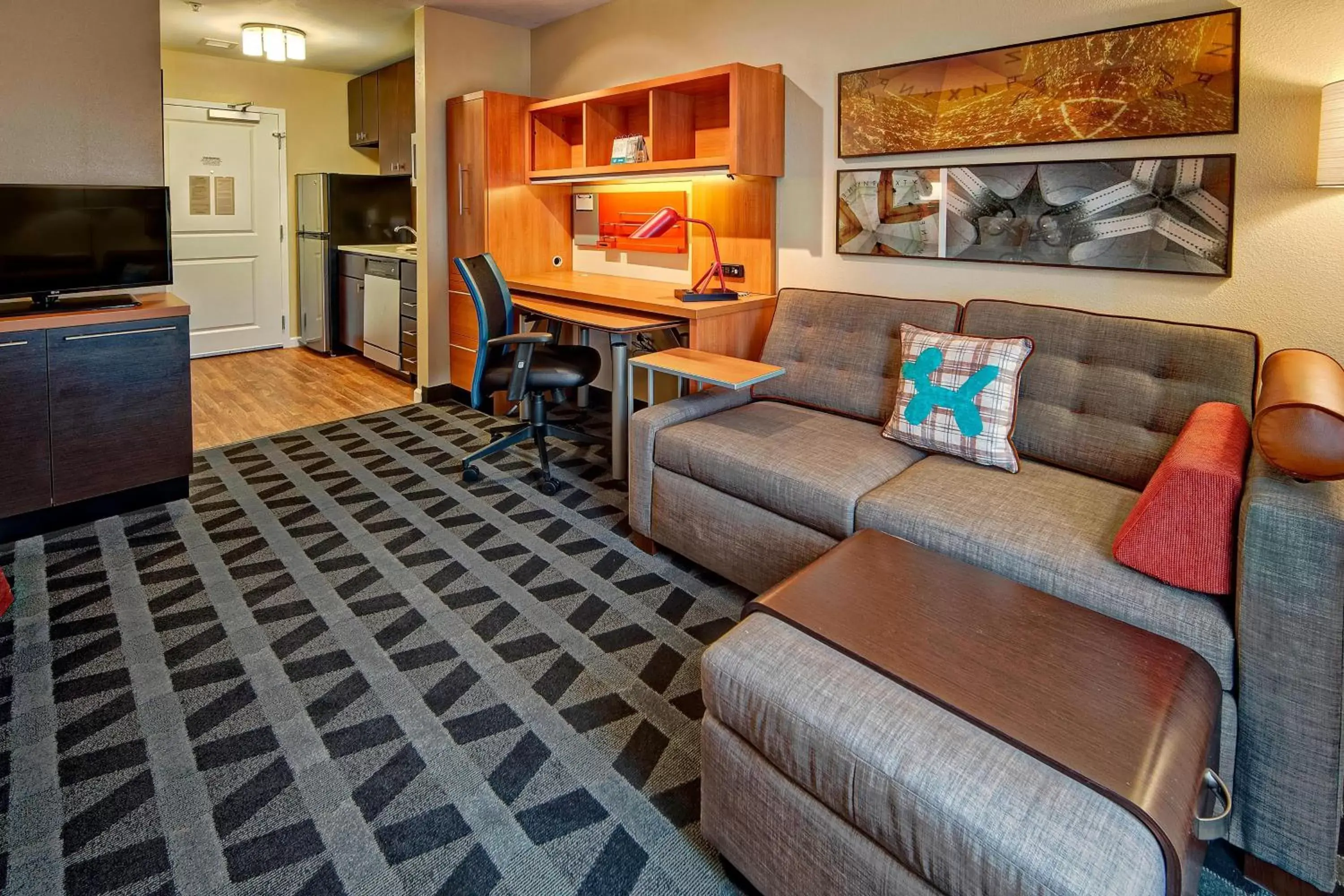 Photo of the whole room, Seating Area in TownePlace Suites by Marriott Hattiesburg