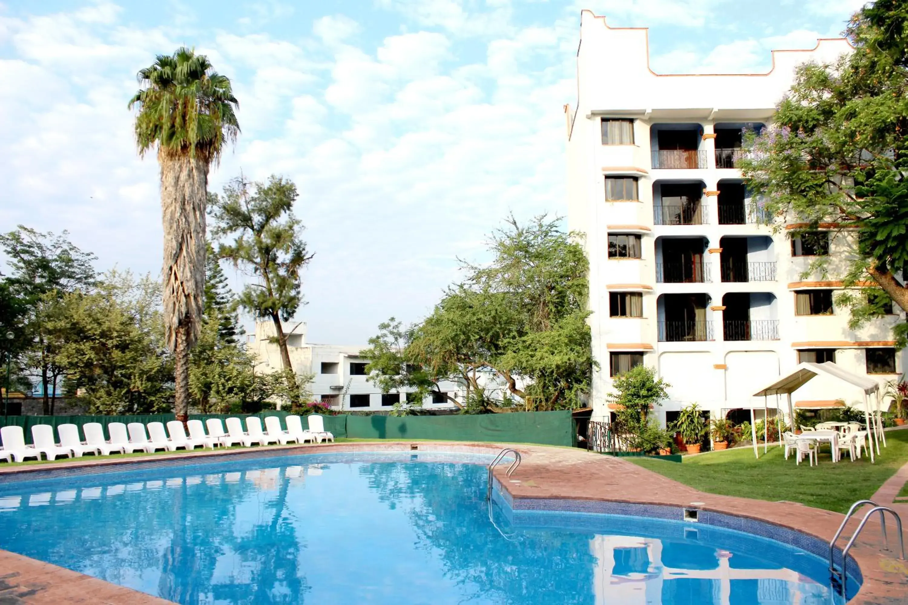 Swimming pool in Hotel Coral Cuernavaca Swimming pool in Hotel Coral Cuernavaca