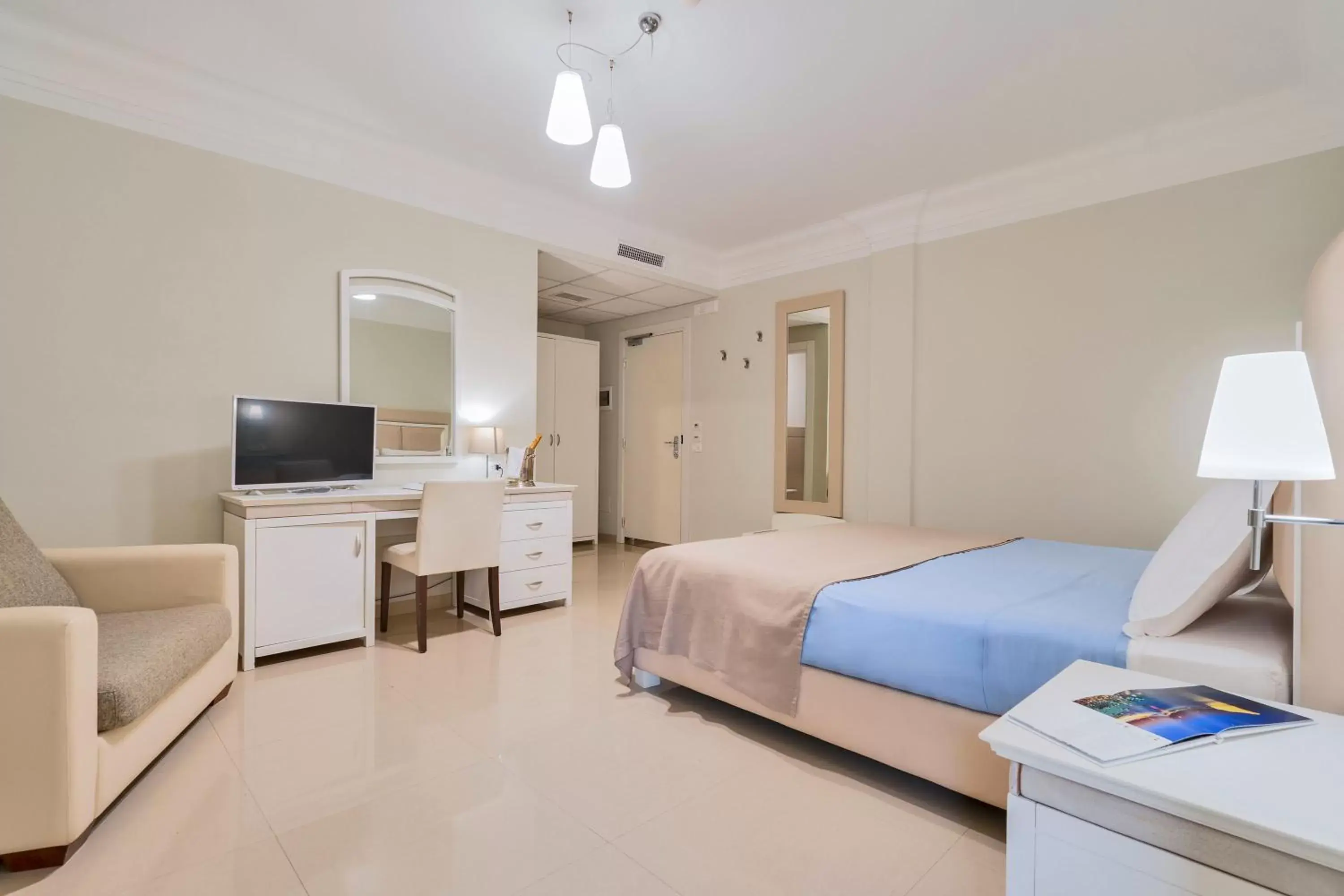 Bedroom, Bed in Victoria Palace Hotel & Zen Wellness Bedroom, Bed in Victoria Palace Hotel & Zen Wellness