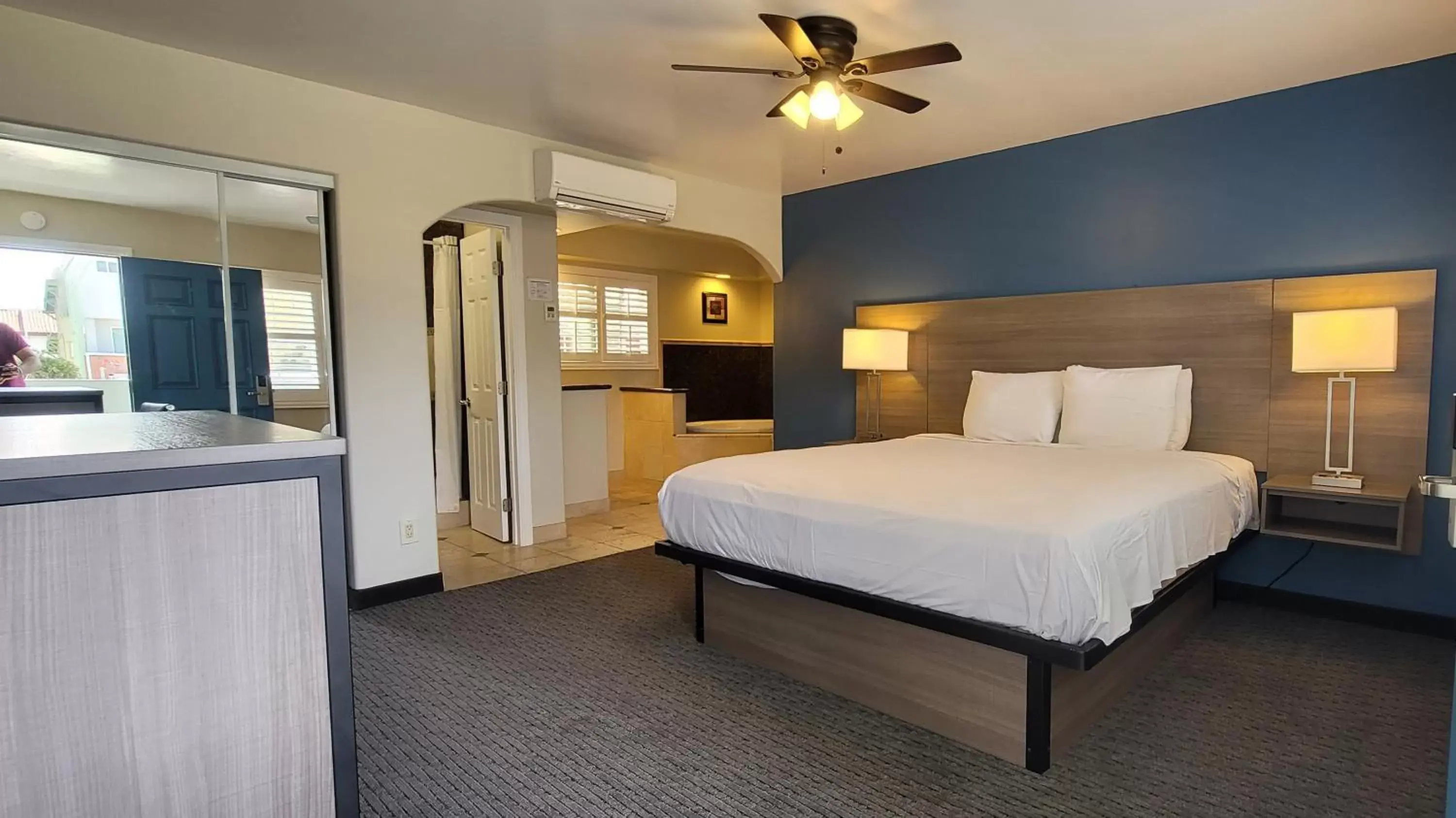 Bedroom, Bed in Beachwalker Inn & Suites