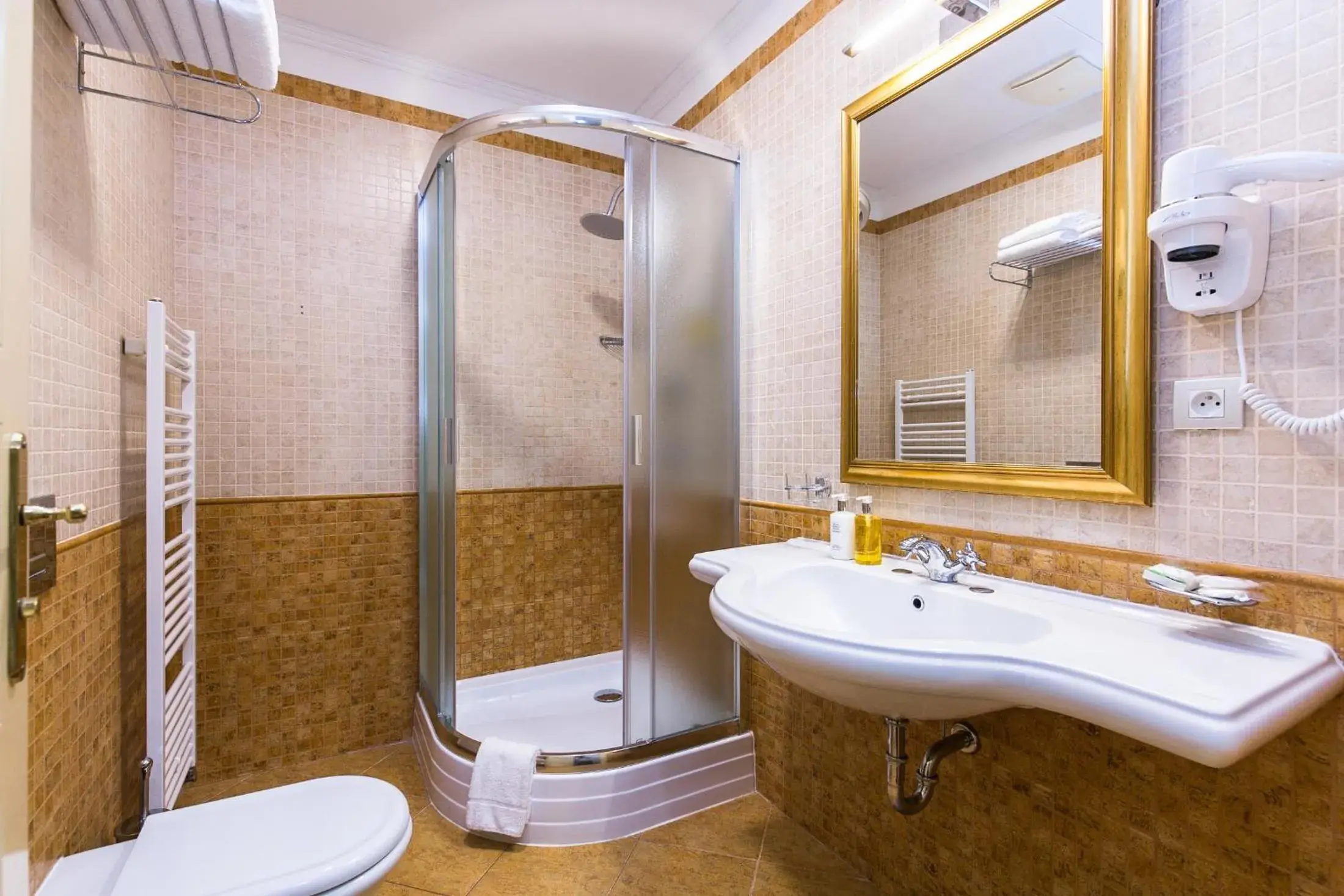 Bathroom in Myo Hotel Caruso