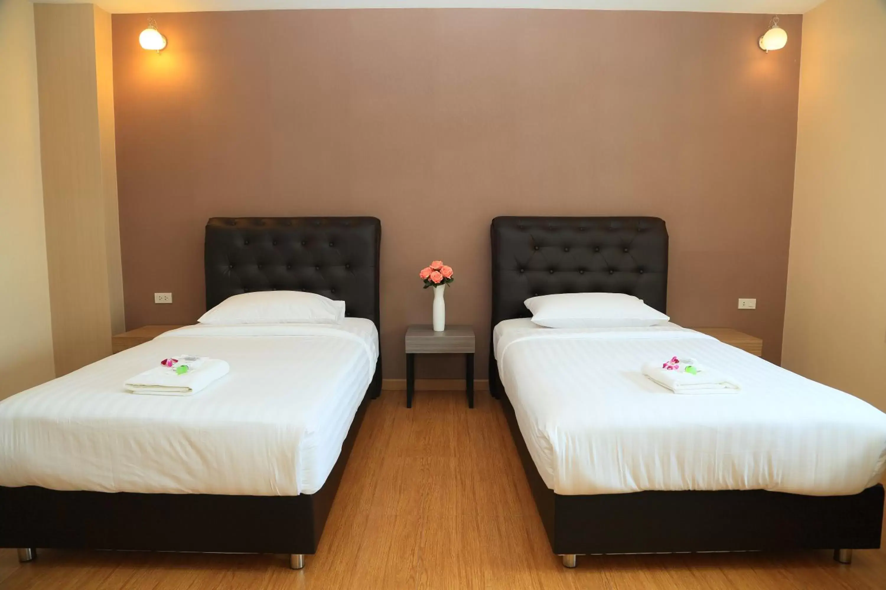 Twin Room with Private Bathroom in Triple Trees Hotel Twin Room with Private Bathroom in Triple Trees Hotel