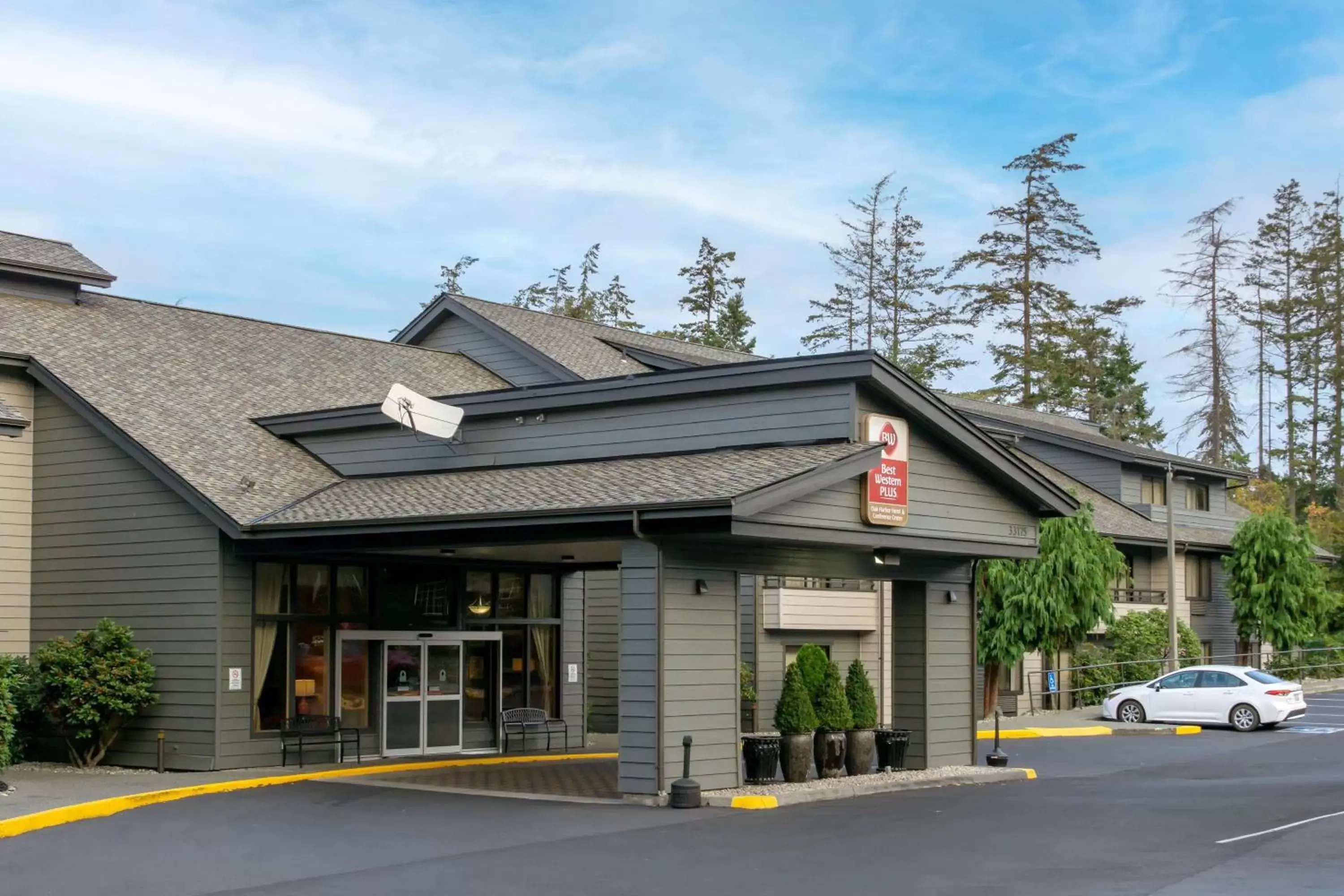 Property Building in Best Western Plus Oak Harbor Hotel and Conference Center