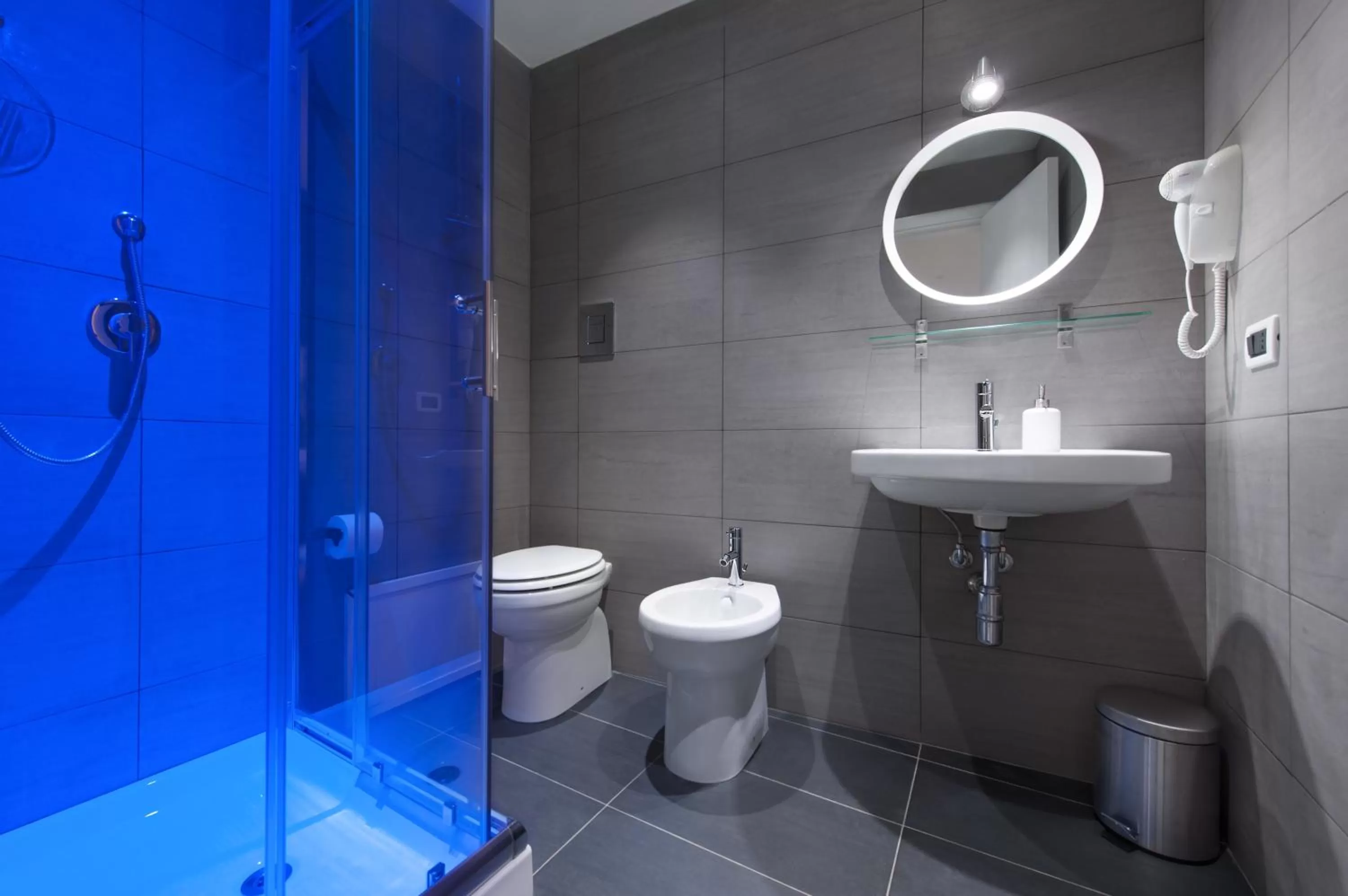 Shower in Room & Breakfast Zero