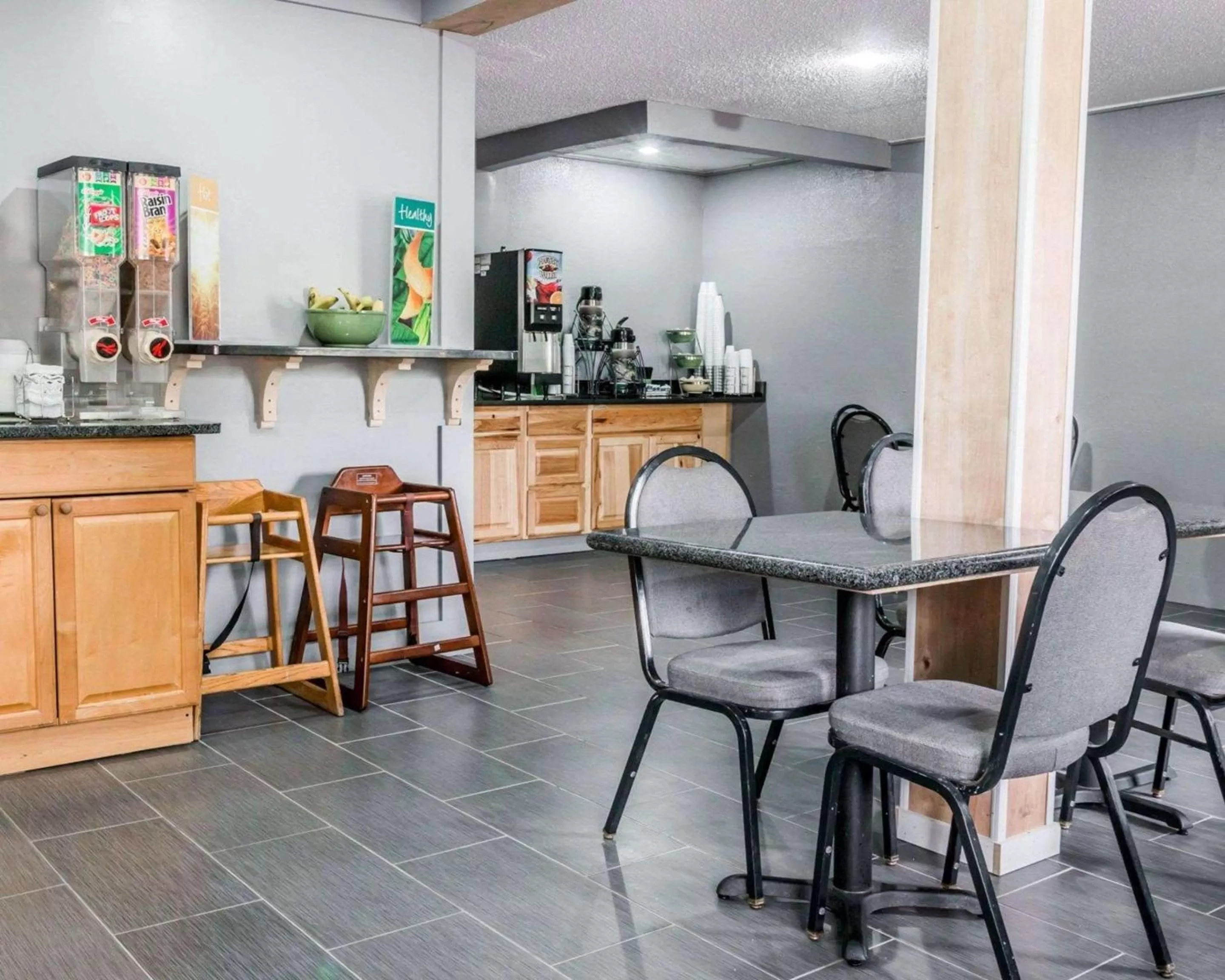 Restaurant/places to eat in Quality Inn Grand Rapids North