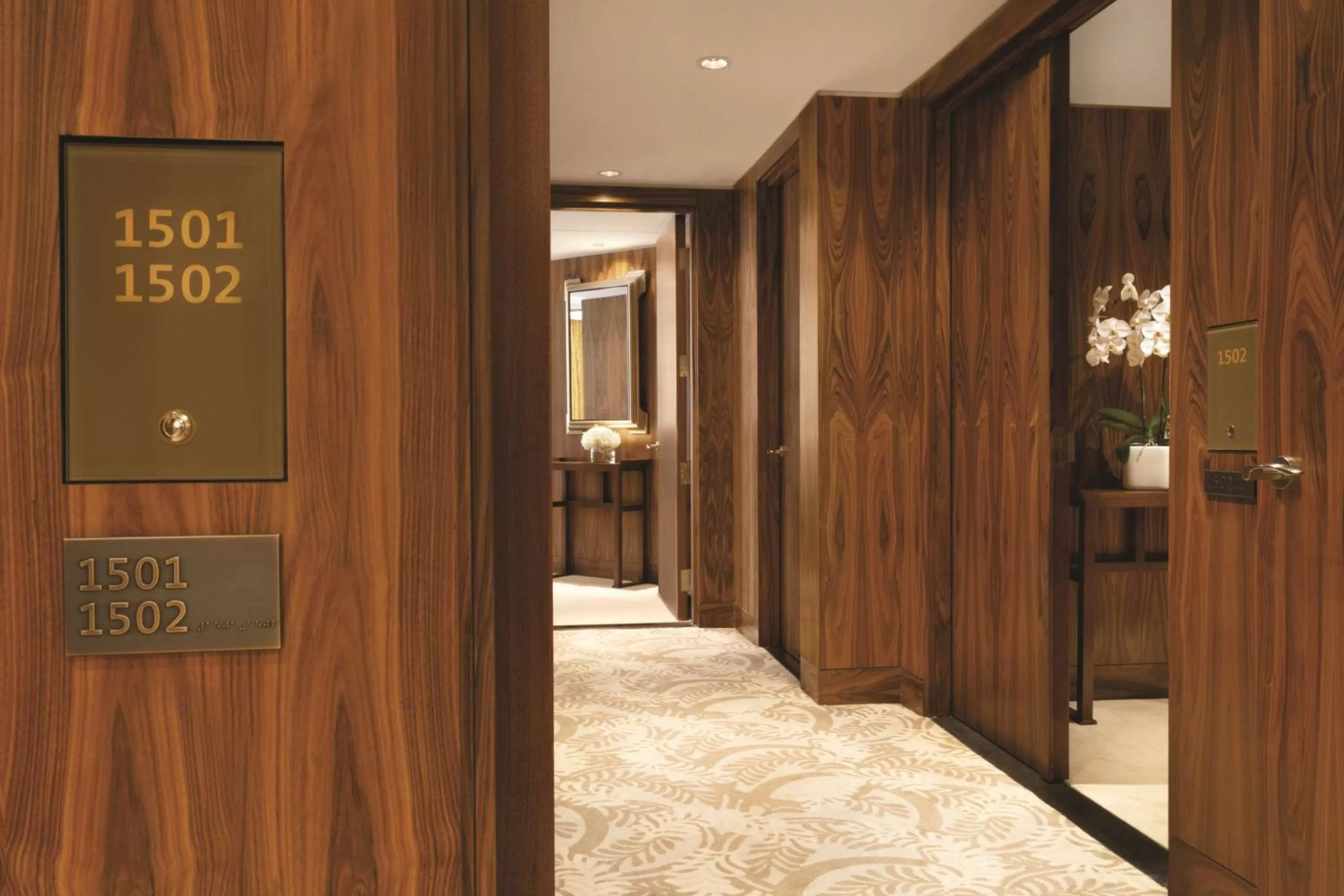 Photo of the whole room in Shangri-La Vancouver