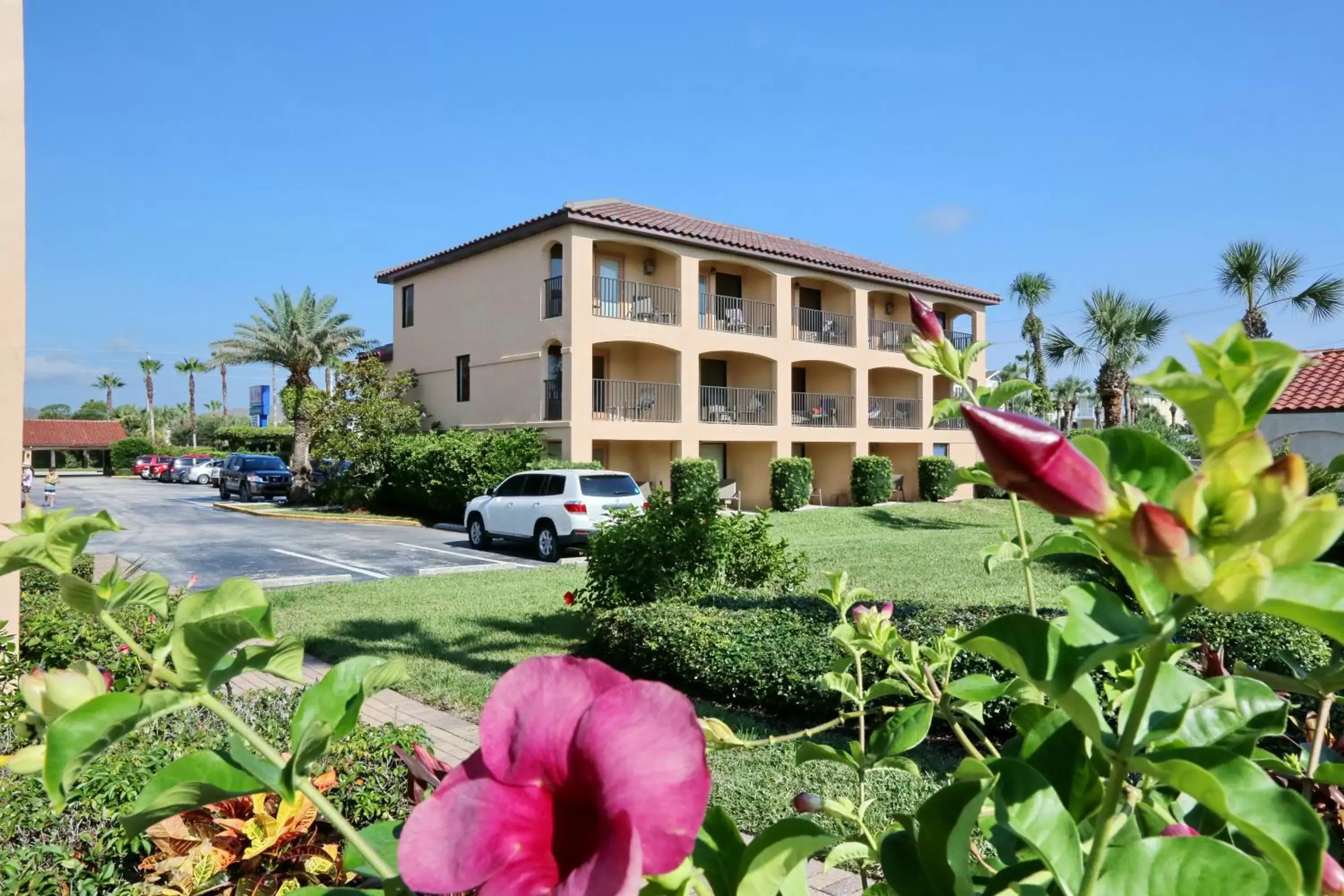 Property Building in La Fiesta Ocean Inn & Suites