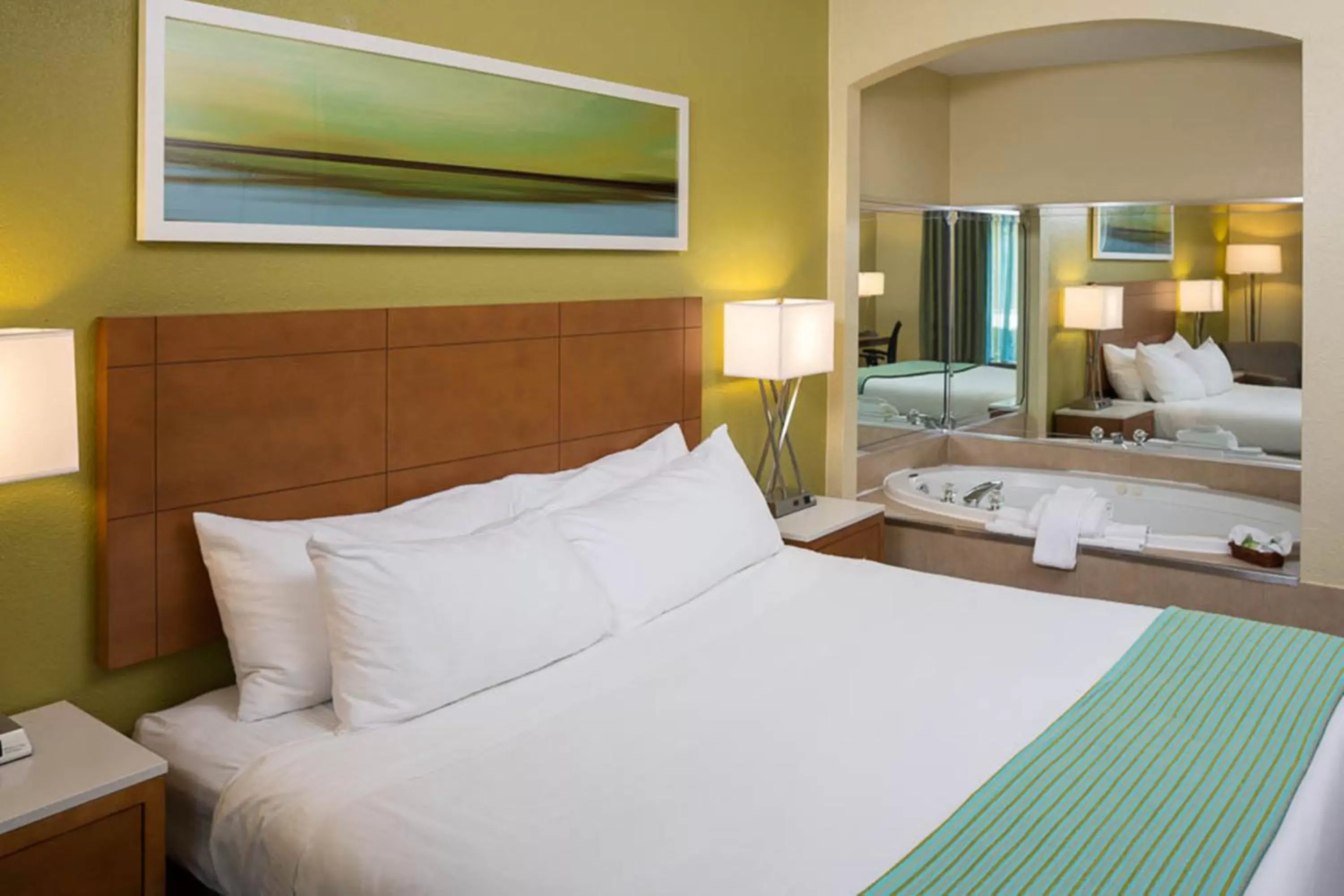 Photo of the whole room, Bed in Holiday Inn Express - Clermont, an IHG Hotel