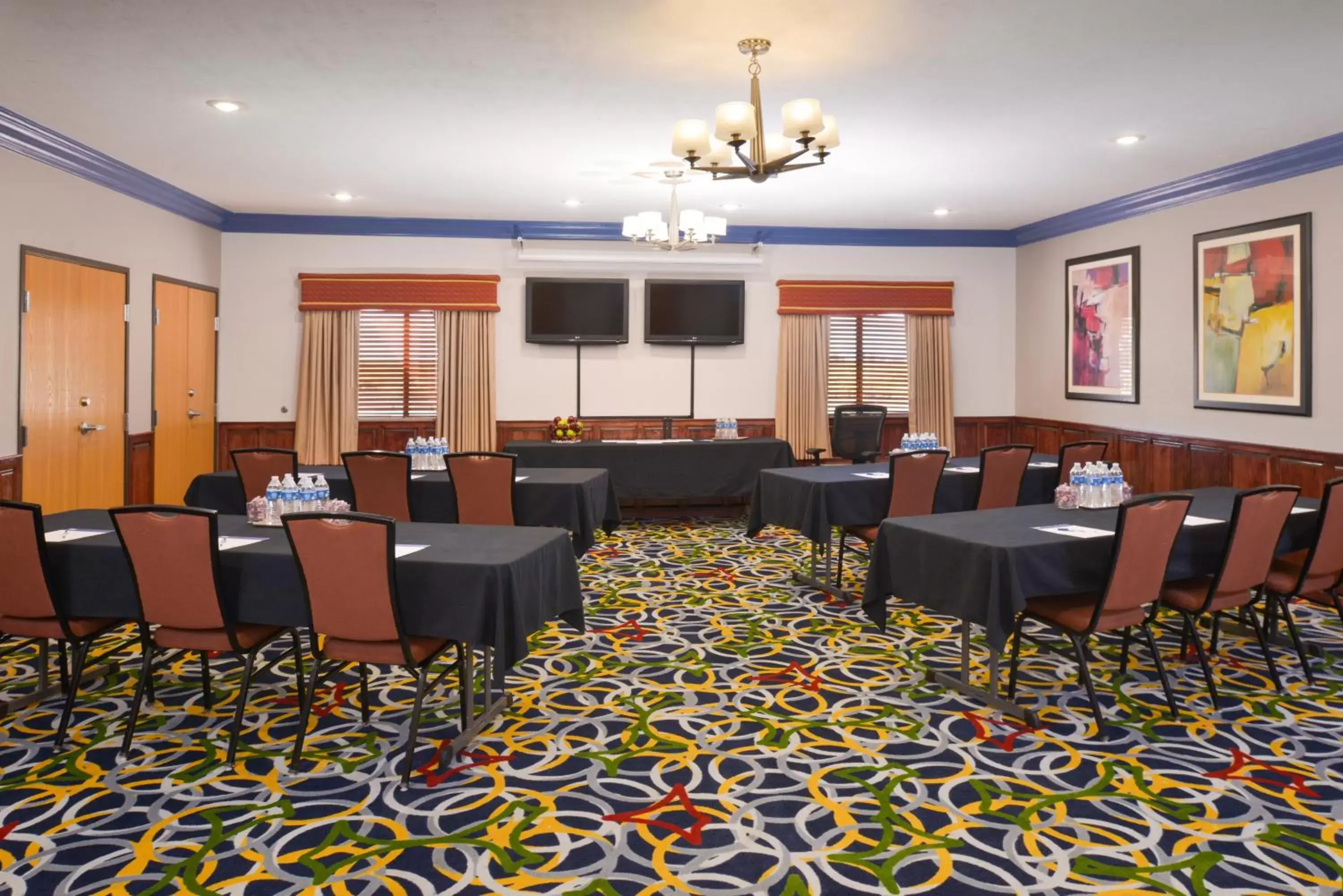 Meeting/conference room in Holiday Inn Express Hotel & Suites Alamosa, an IHG Hotel