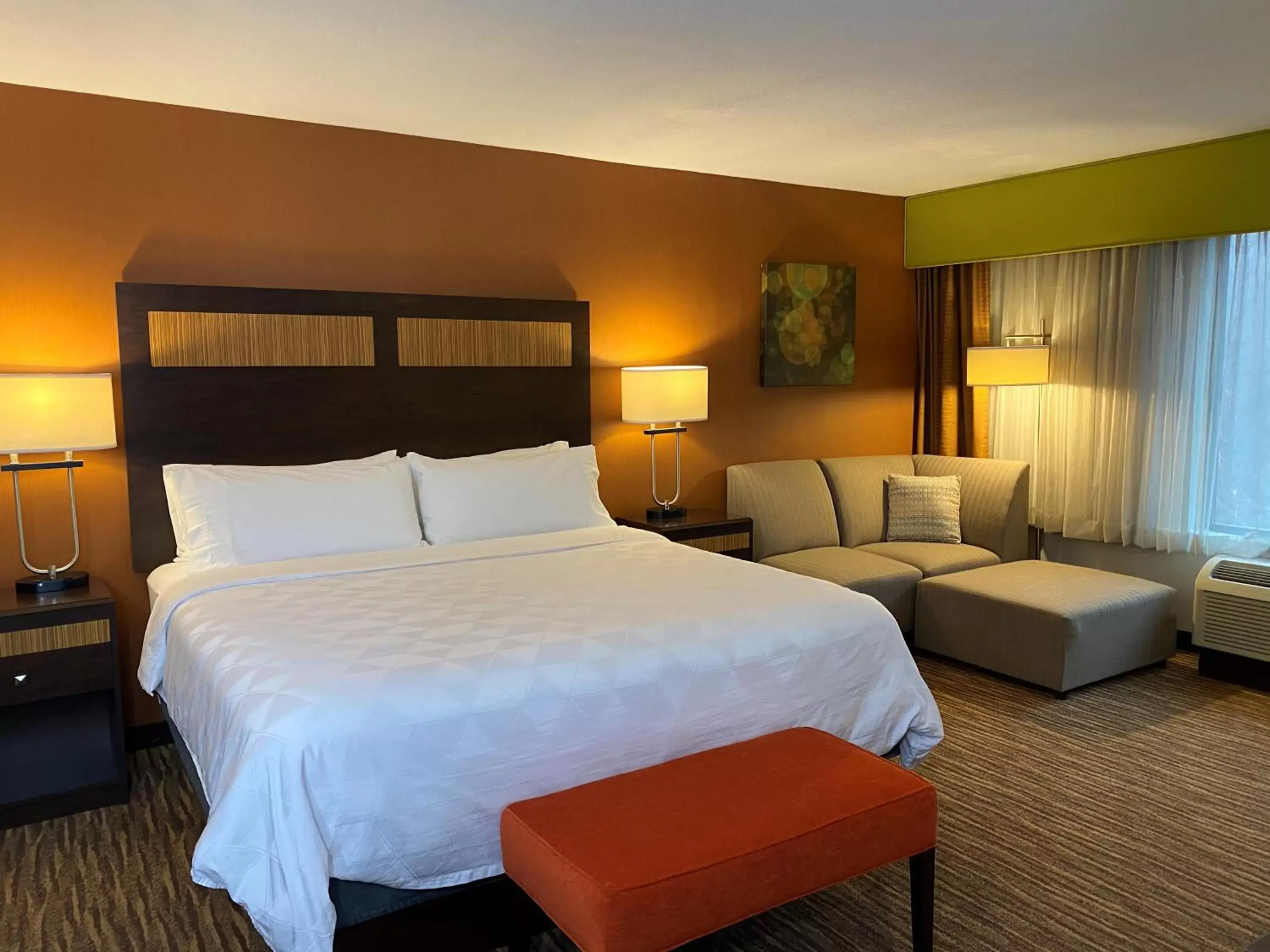 Bedroom, Bed in Holiday Inn Danbury-Bethel at I-84, an IHG Hotel