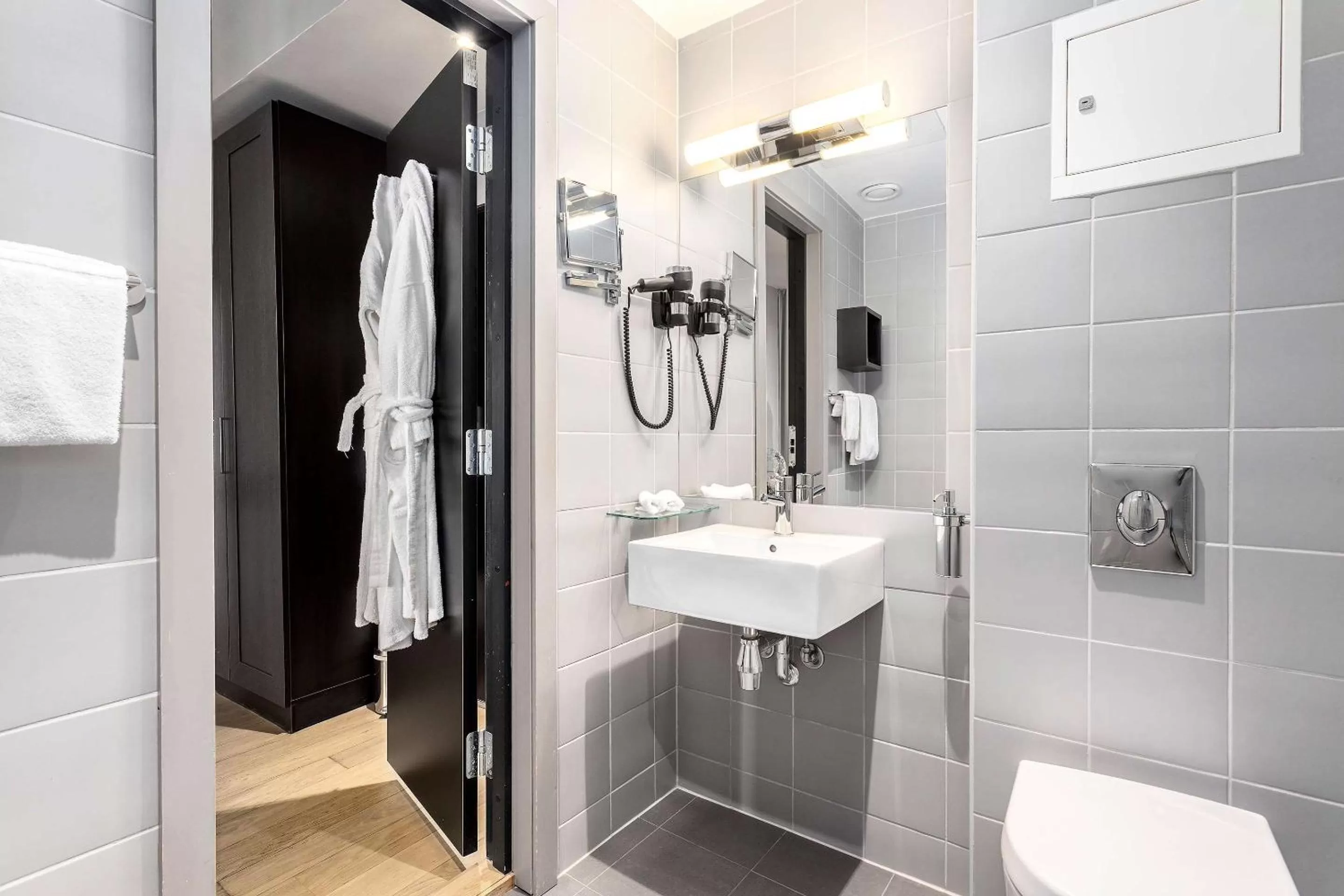 Bathroom in Saga Hotel Oslo, WorldHotels Crafted