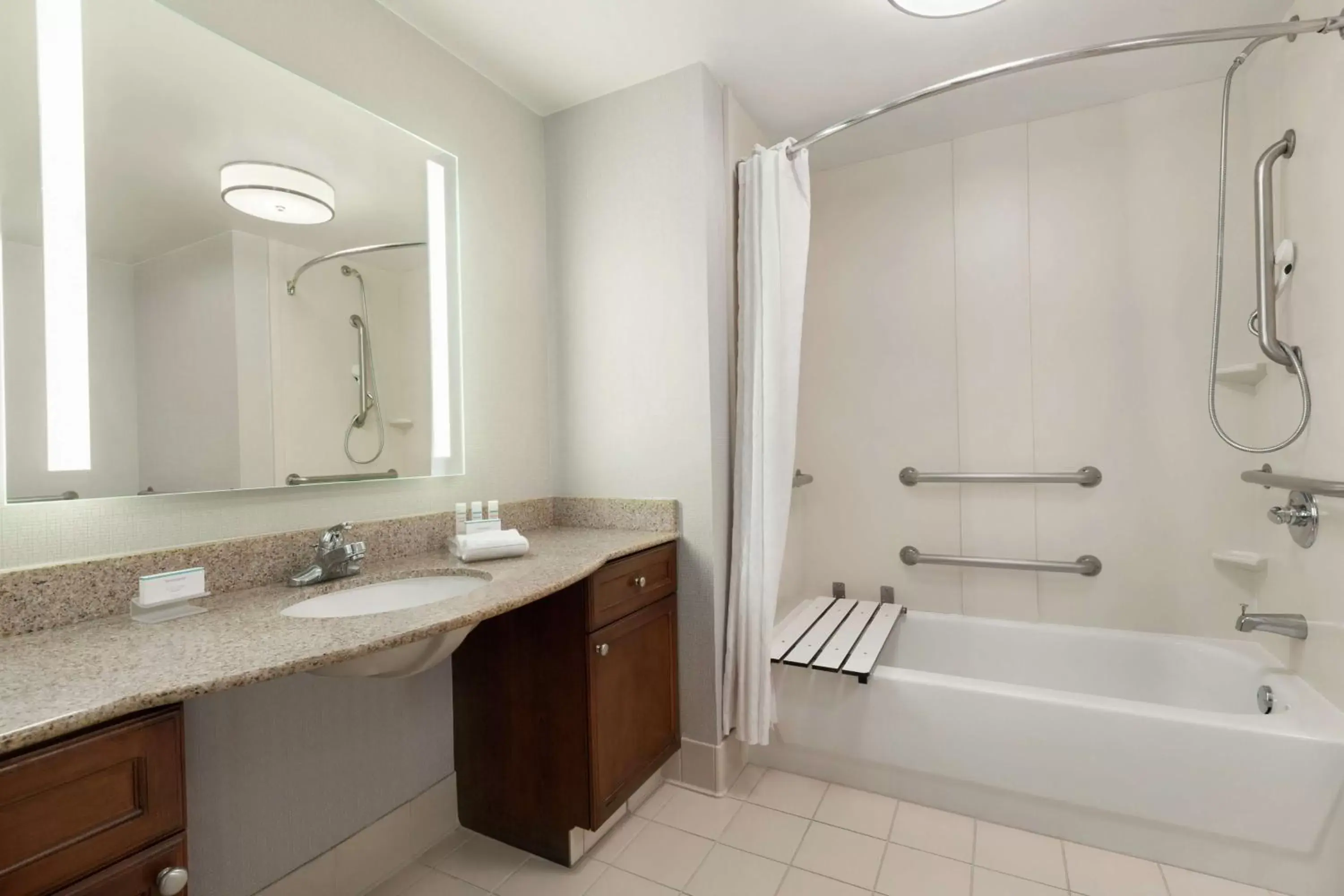 Bathroom in Homewood Suites by Hilton Sacramento/Roseville