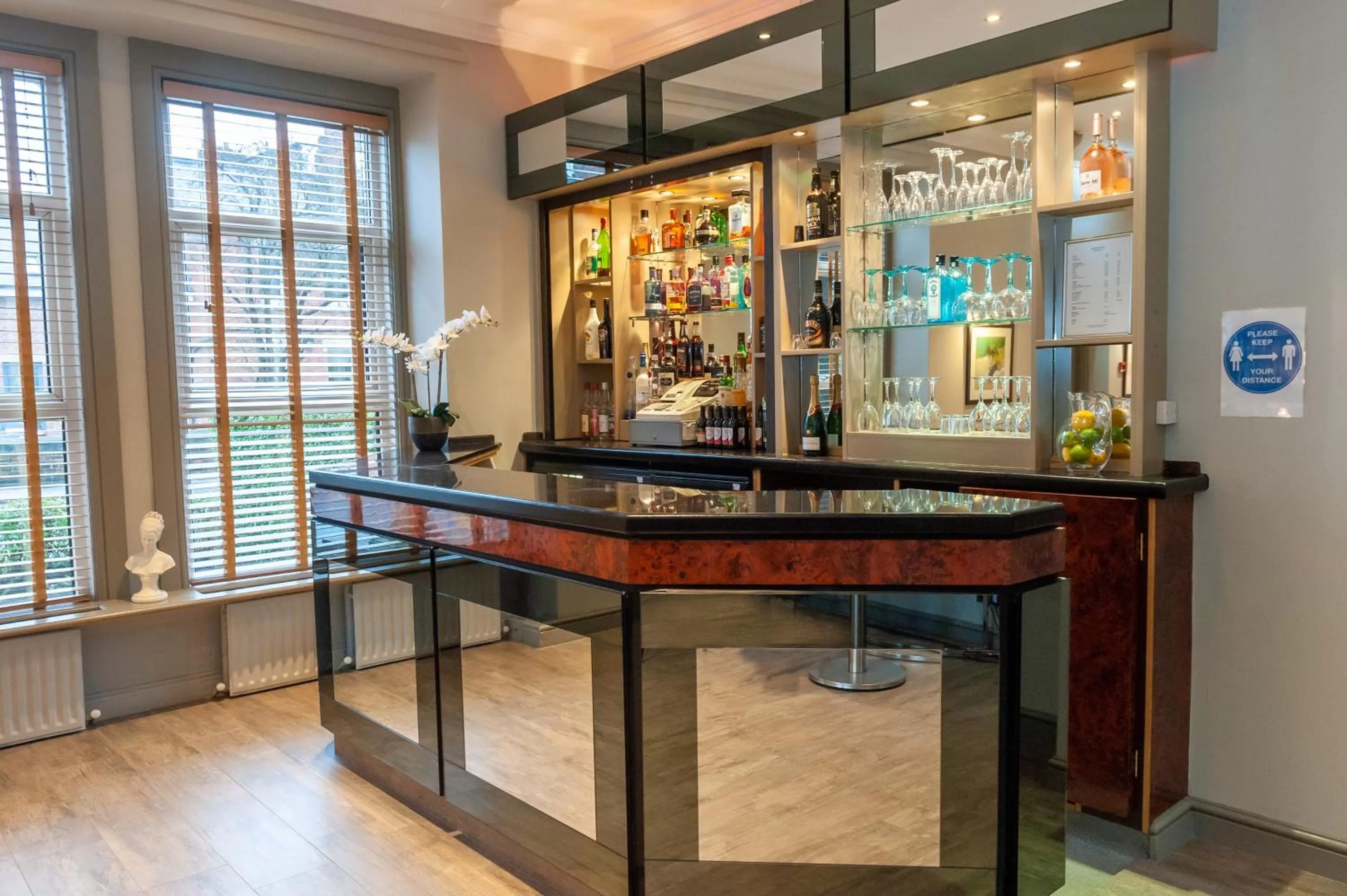 Lounge or bar in Osborne Hotel