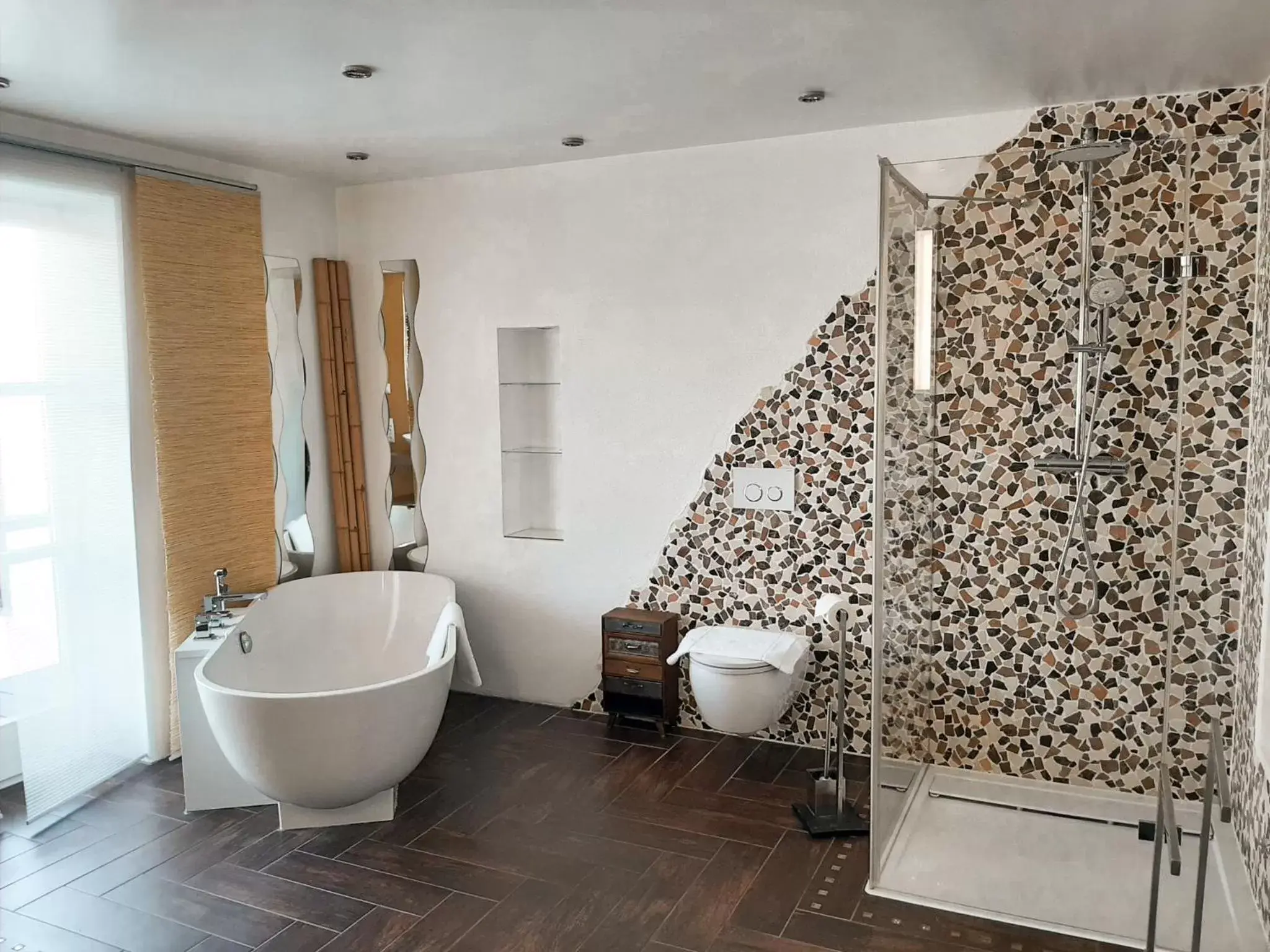 Deluxe Double Room with Balcony in Das Maximilian - Feines Landhotel am Schliersee Deluxe Double Room with Balcony in Das Maximilian - Feines Landhotel am Schliersee