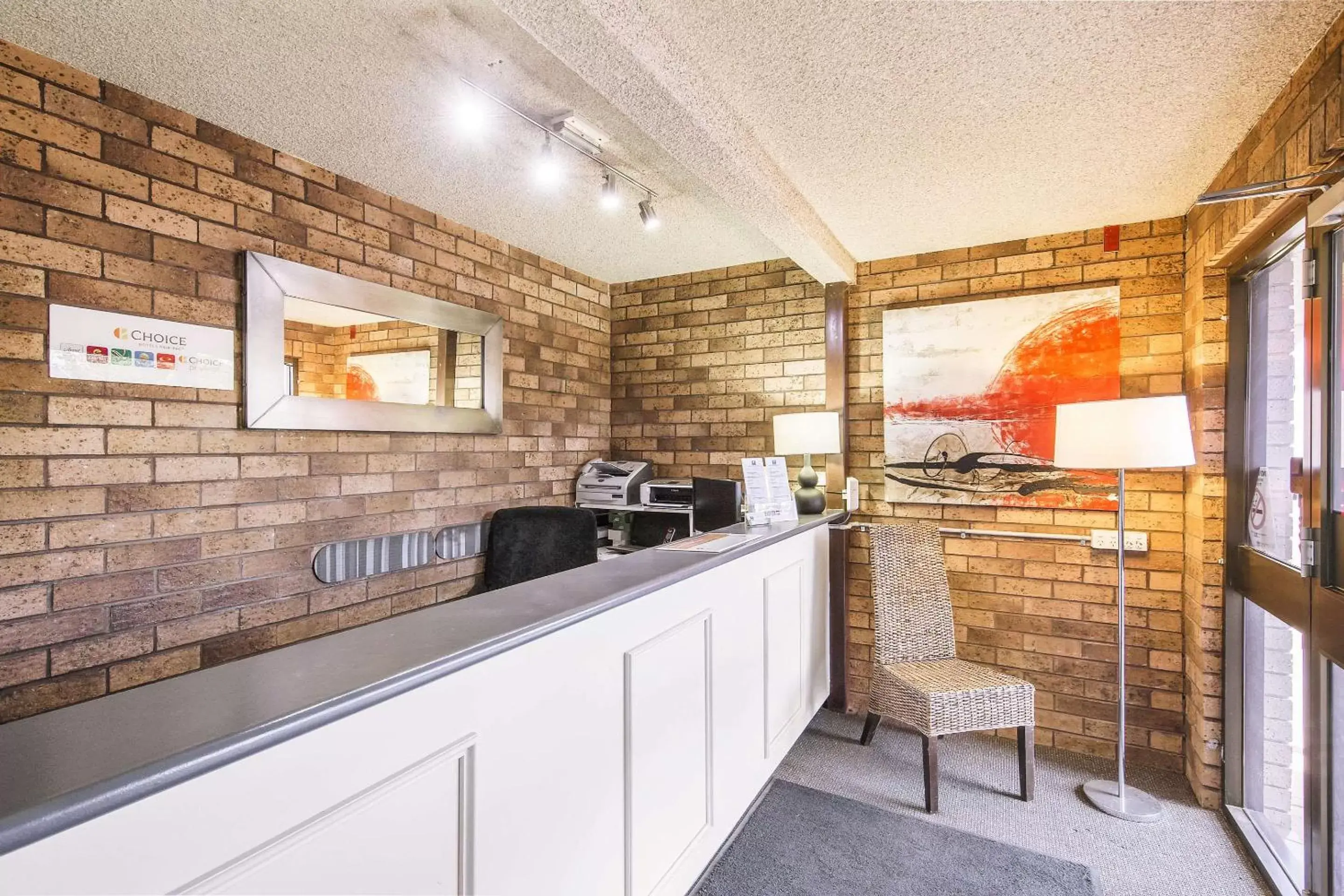 Lobby or reception, Kitchen/Kitchenette in Comfort Inn Dubbo City