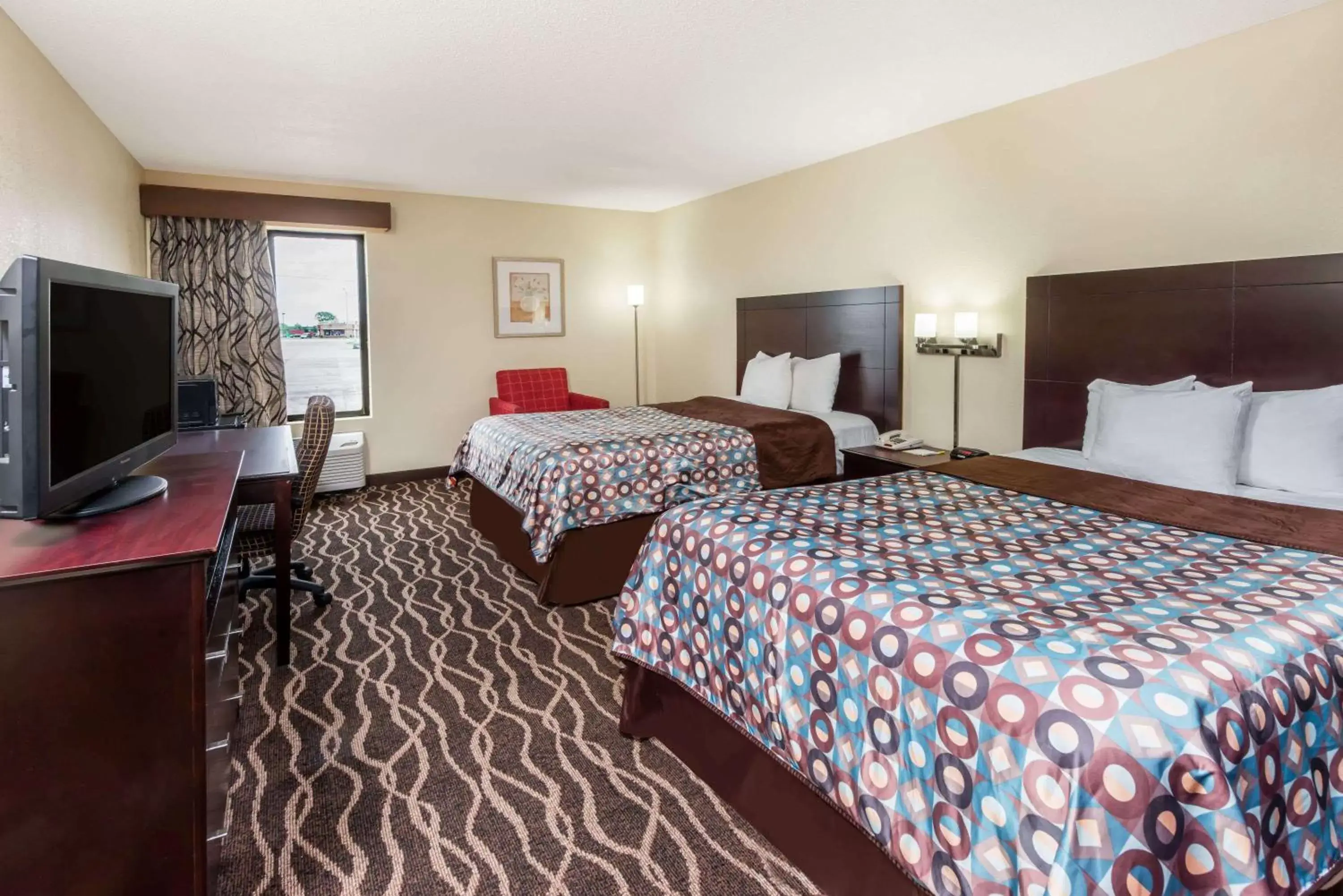 Photo of the whole room, Bed in Days Inn & Suites by Wyndham Casey