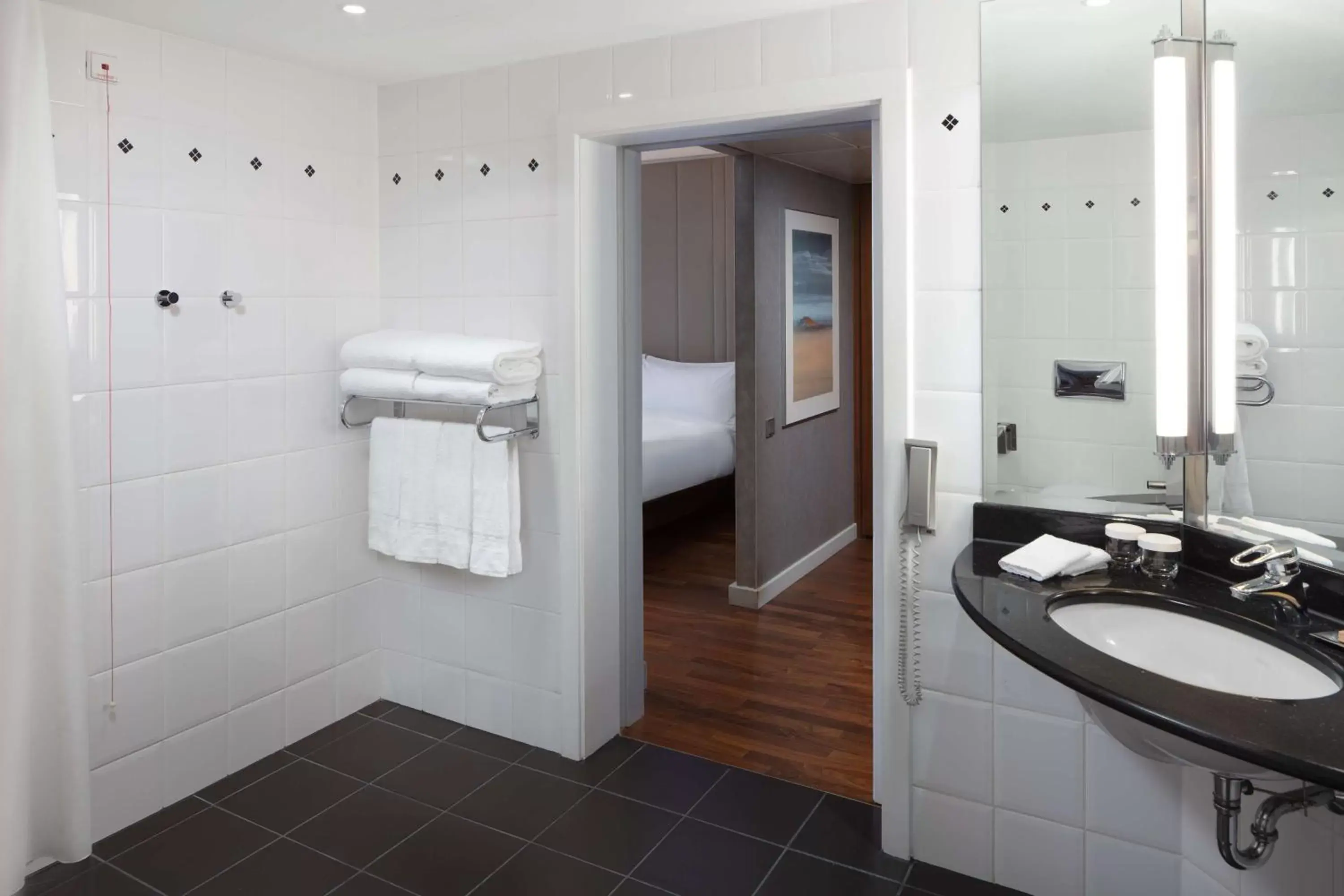 Bathroom, Bed in Hilton Berlin Bathroom, Bed in Hilton Berlin