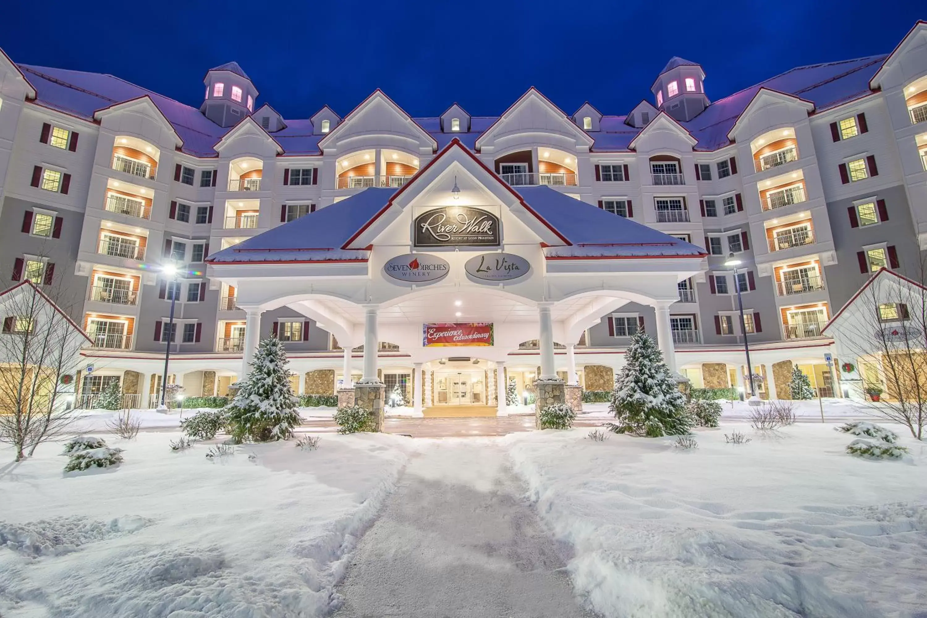 Facade/entrance, Winter in RiverWalk Resort at Loon Mountain