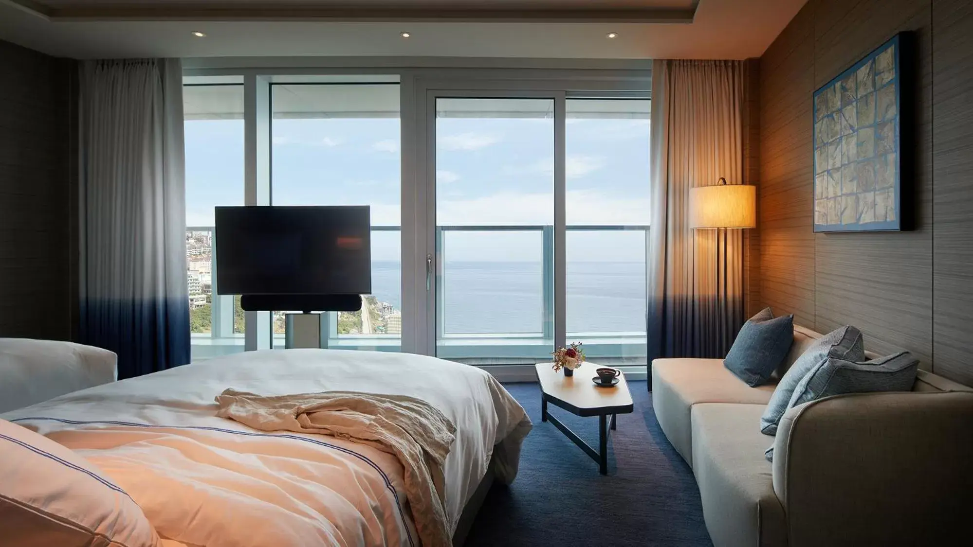 Bed, TV/Entertainment Center in Signiel Busan