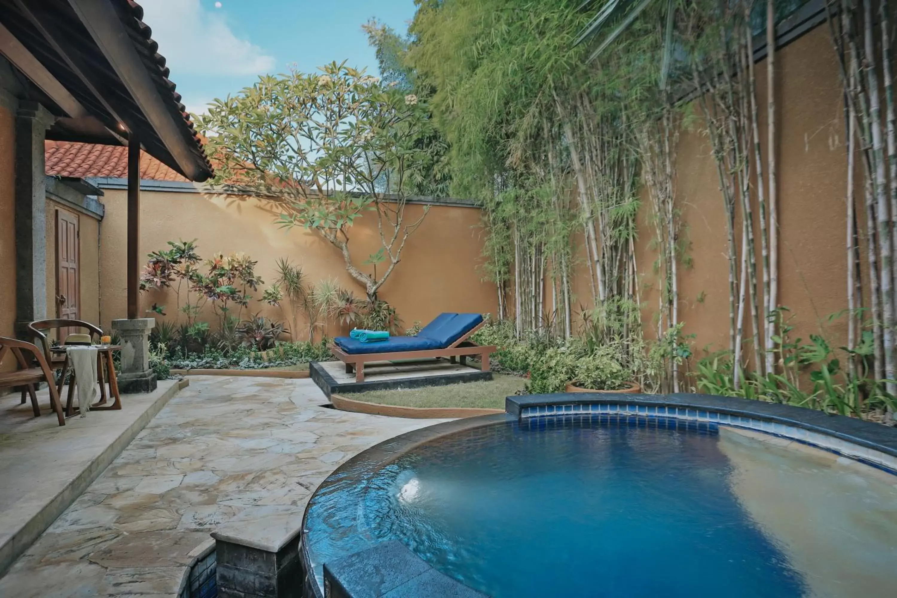 Garden, Swimming Pool in Parigata Villas Resort