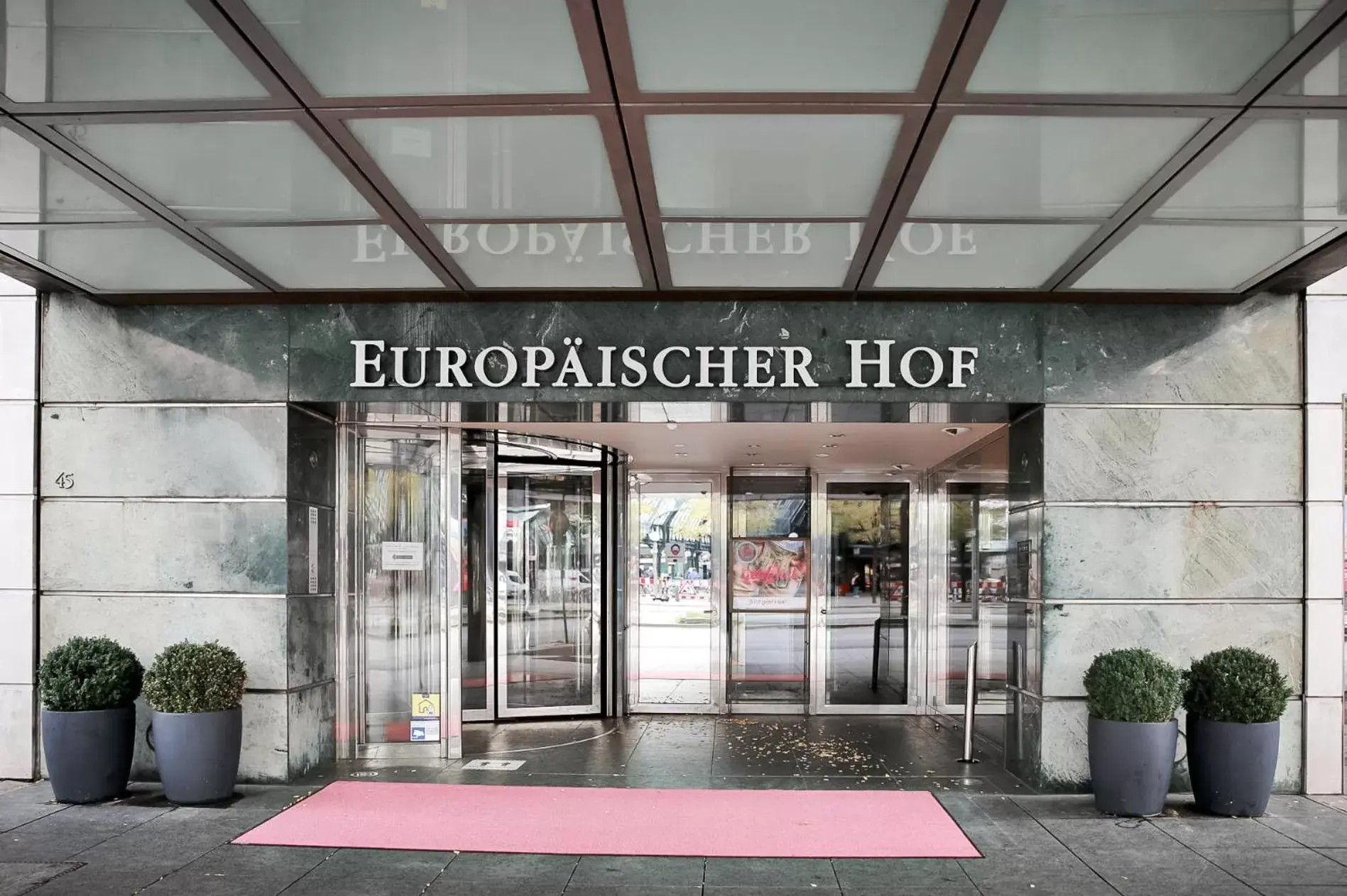 Facade/entrance in Hotel Europaischer Hof Hamburg