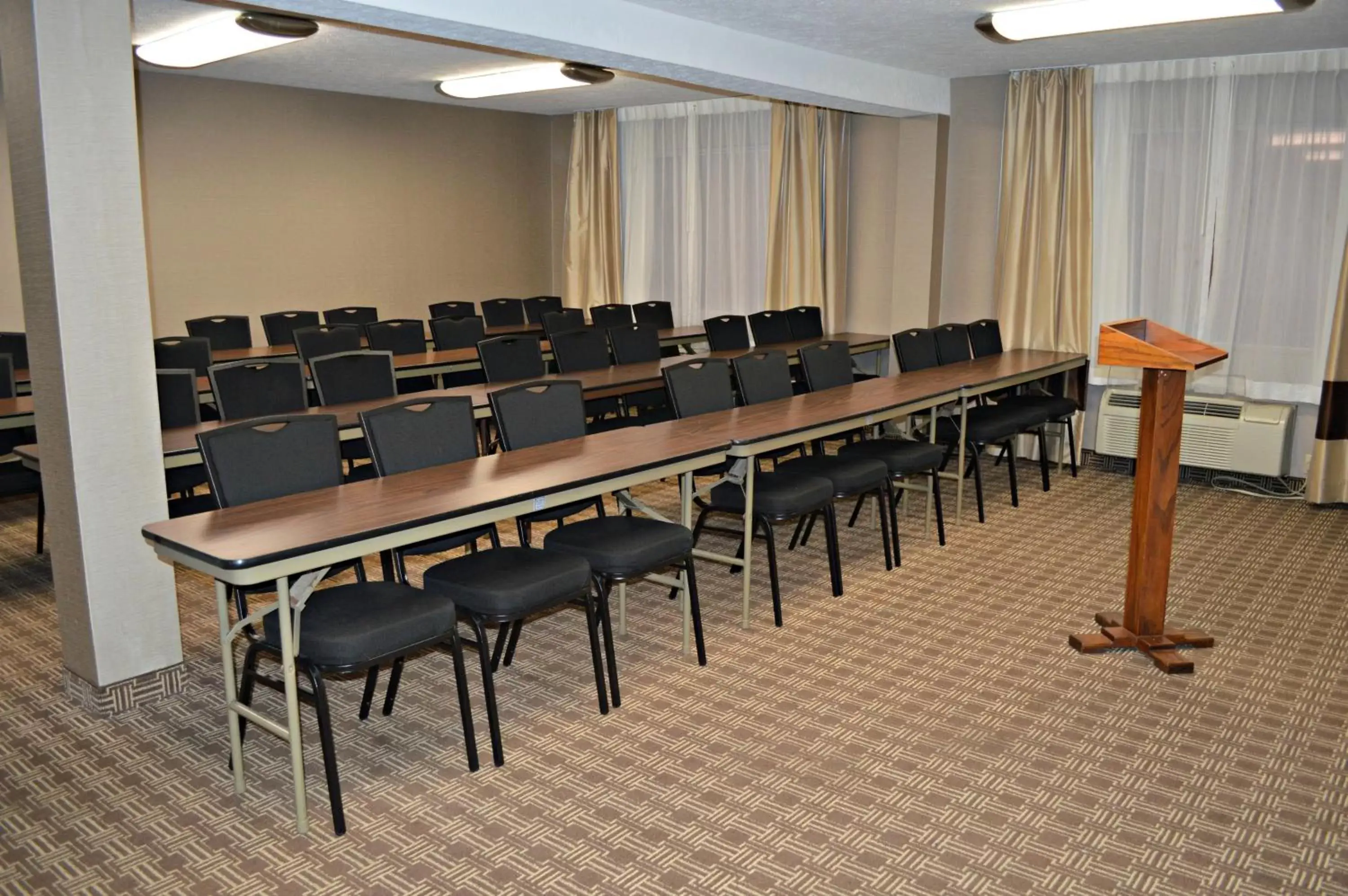 Meeting/conference room in Wyndham Garden Hotel Cross Lanes Charleston