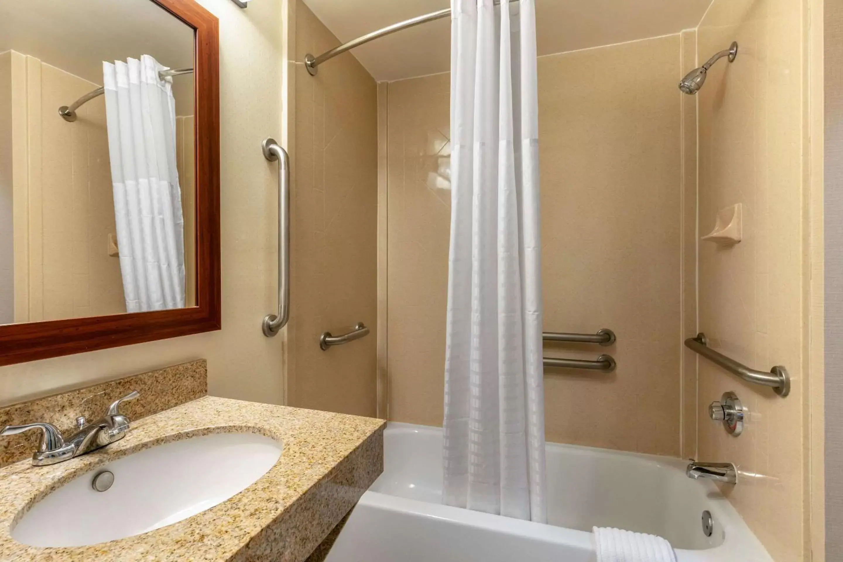 Photo of the whole room, Bathroom in Comfort Inn & Suites Nashville Franklin Cool Springs