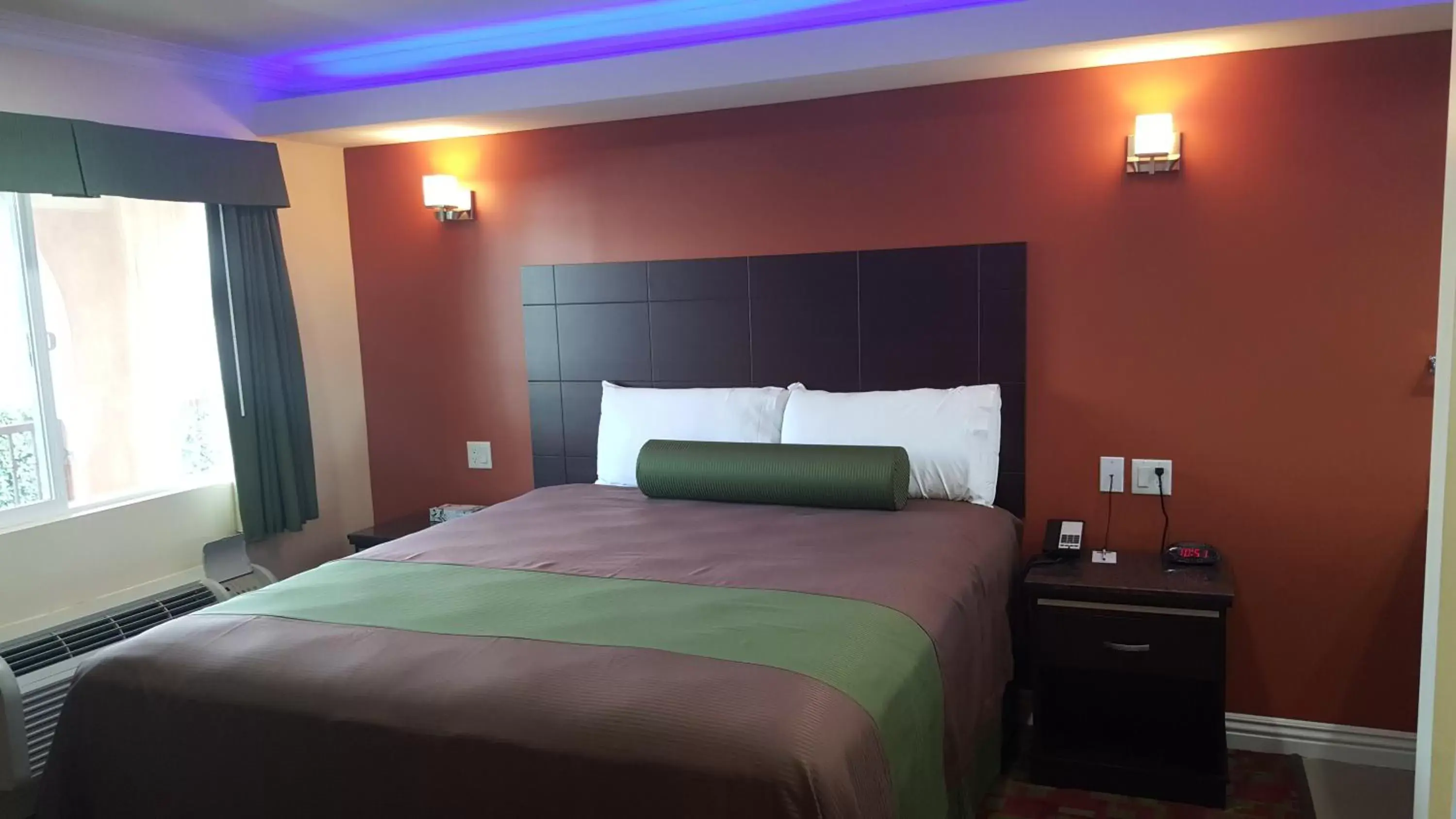 Day, Bed in Travelodge Inn & Suites by Wyndham Bell Los Angeles Area