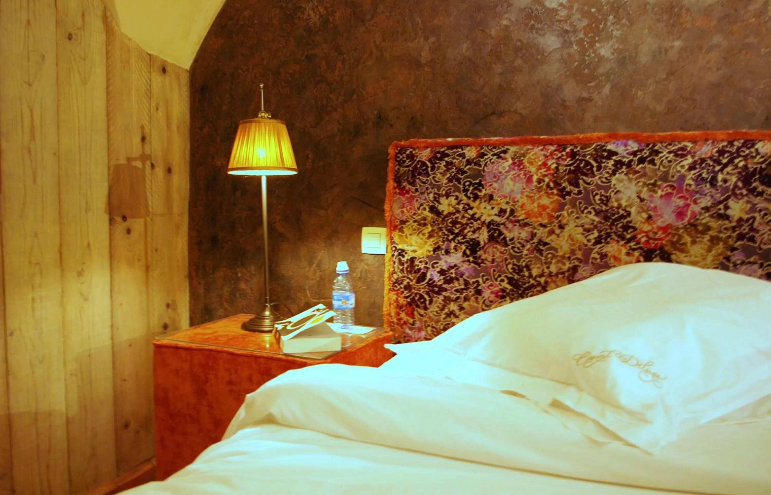 Decorative detail, Bed in B&B Canal Deluxe