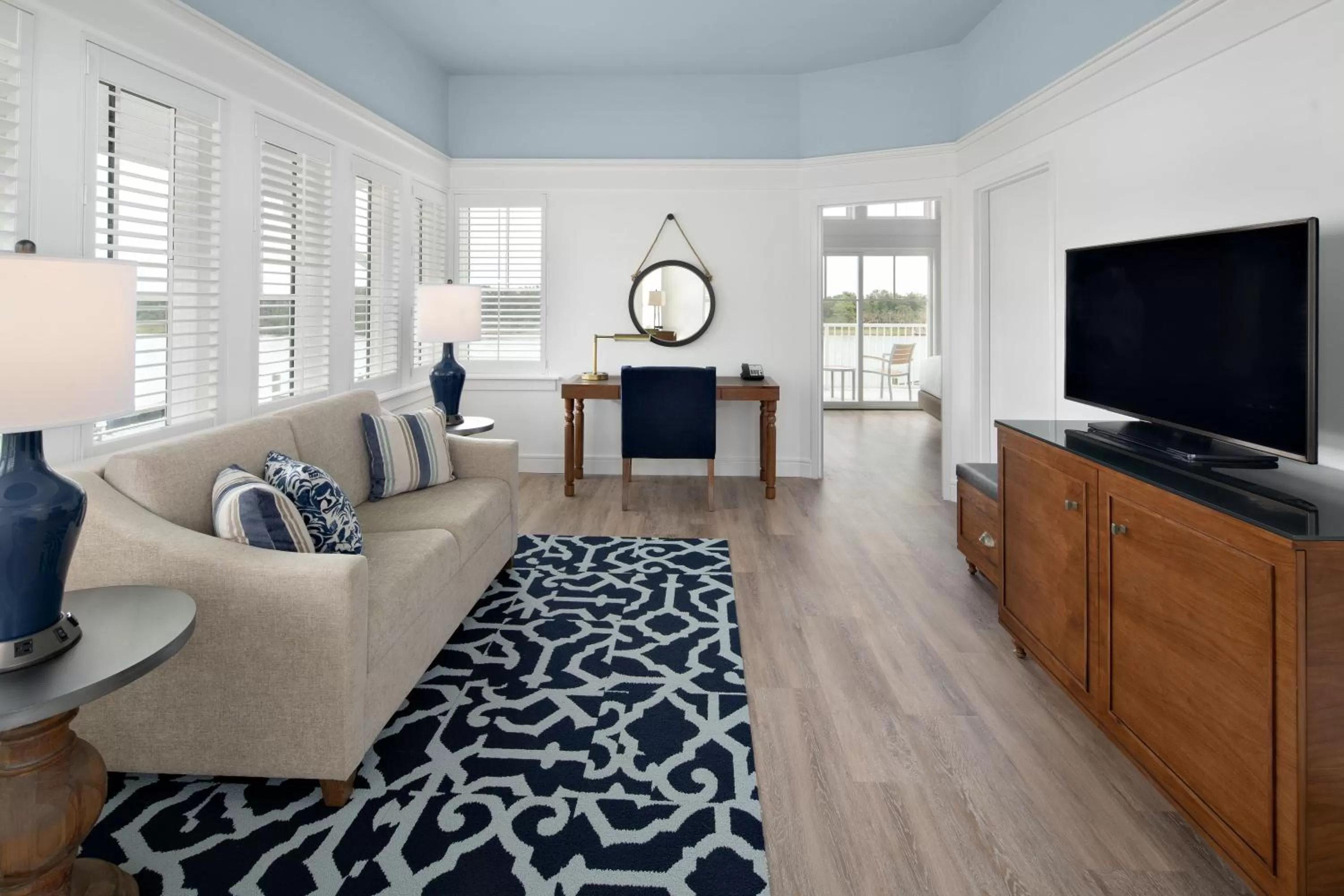 TV and multimedia in Beaufort Hotel