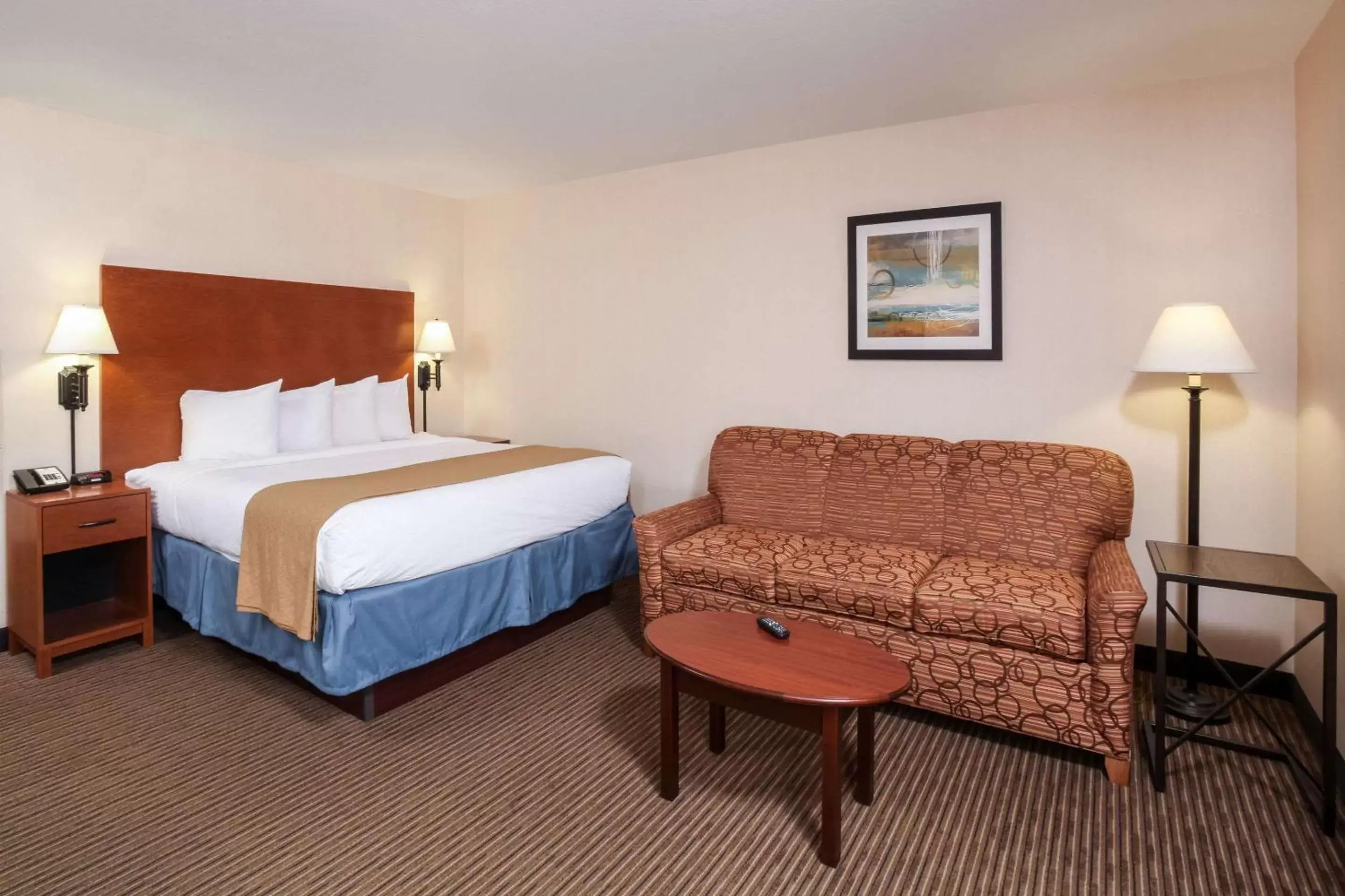 Photo of the whole room, Bed in Quality Inn Oakwood