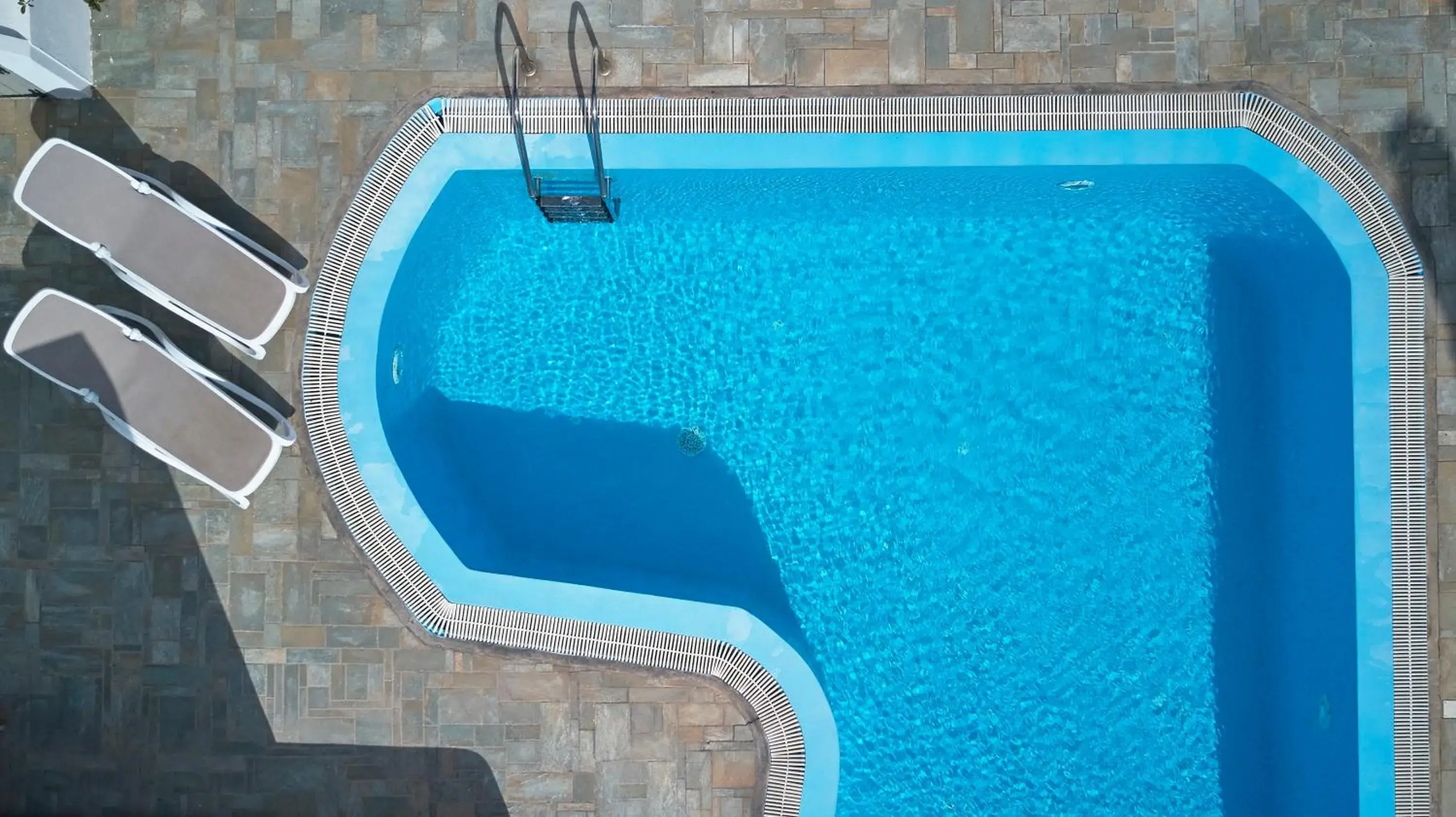 Time of day, Swimming Pool in Nissos Thira