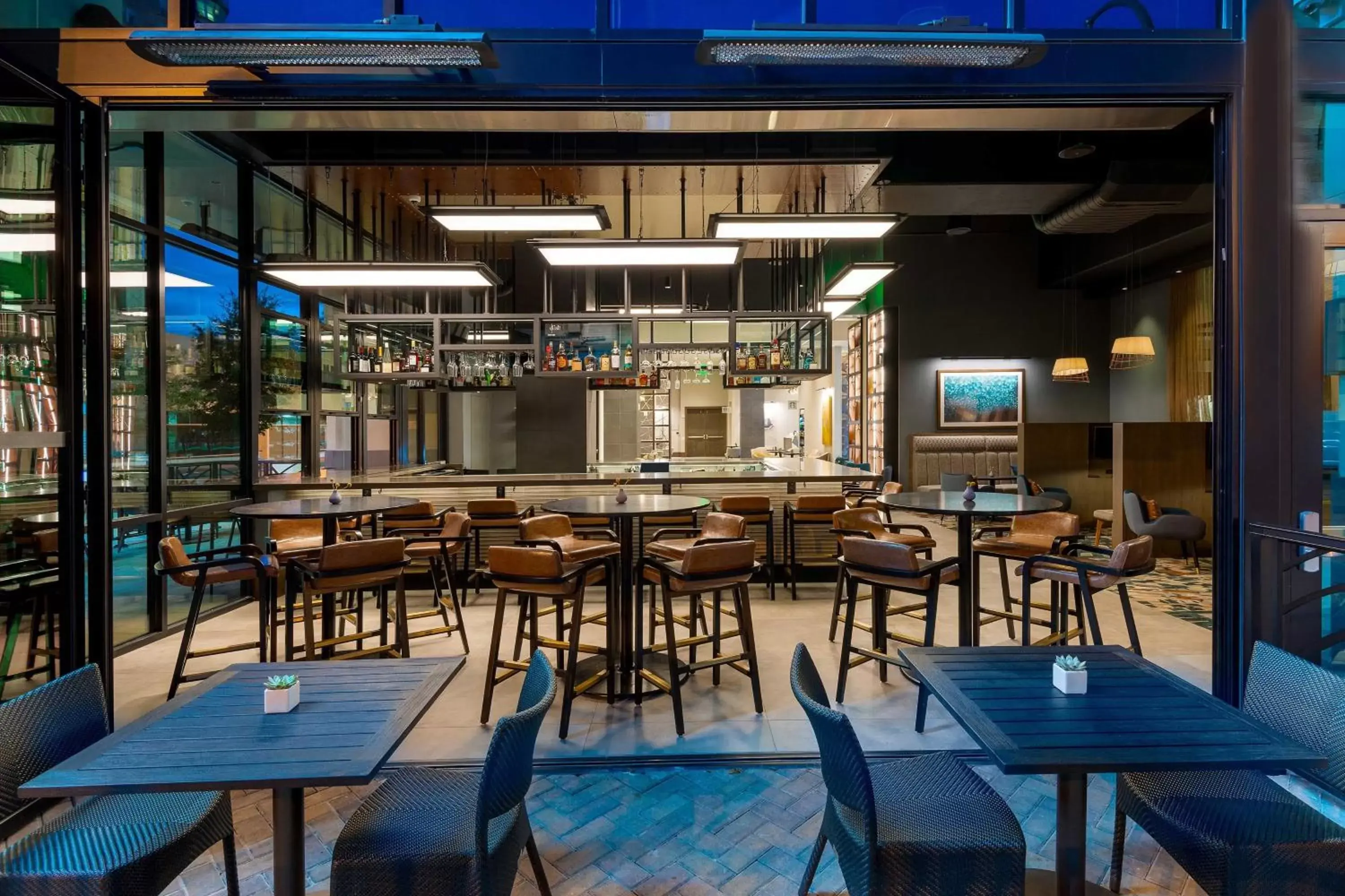 Kitchen or kitchenette, Restaurant/Places to Eat in Courtyard by Marriott Atlanta Midtown