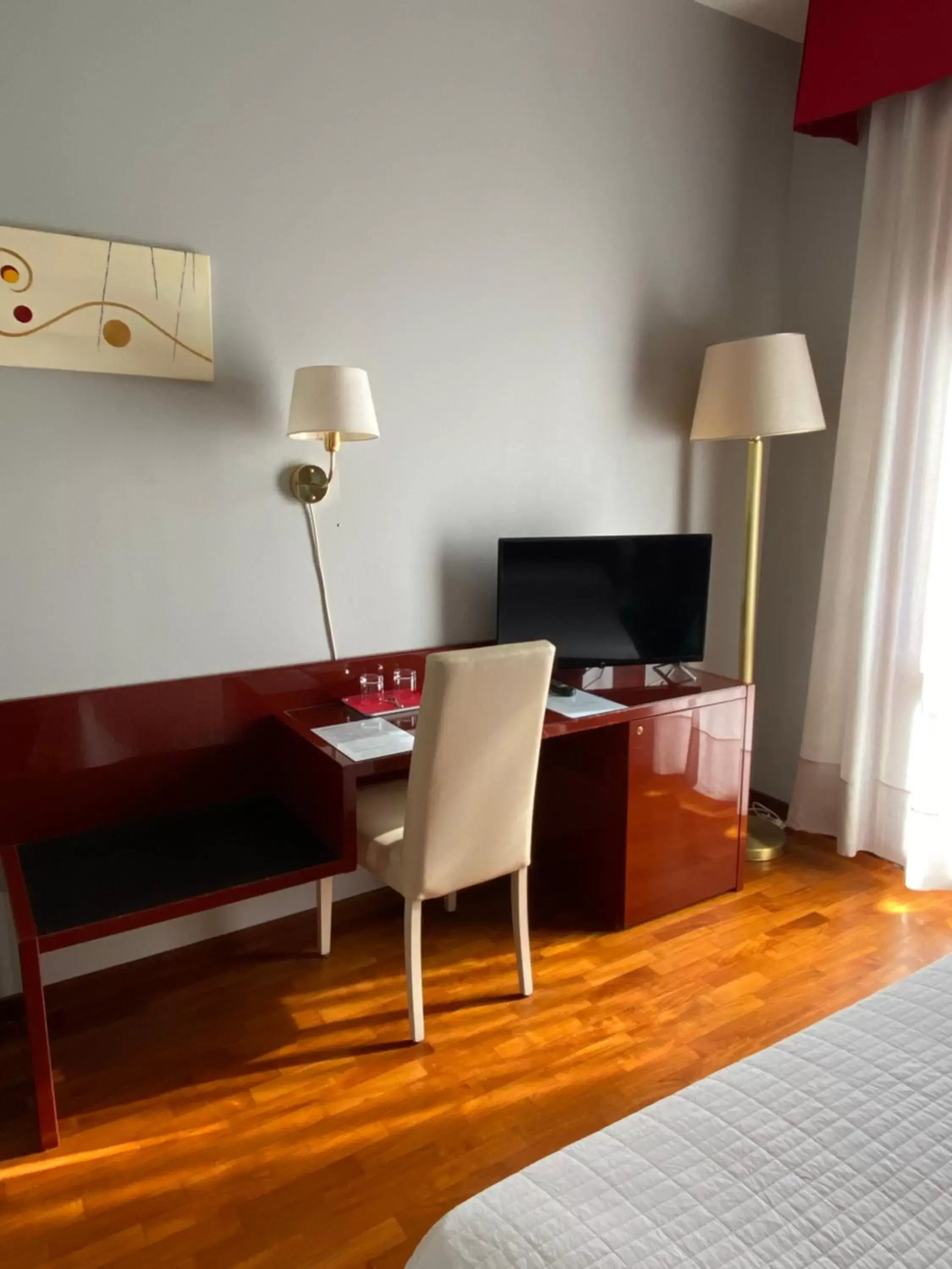 TV and multimedia, TV/Entertainment Center in Hotel Master