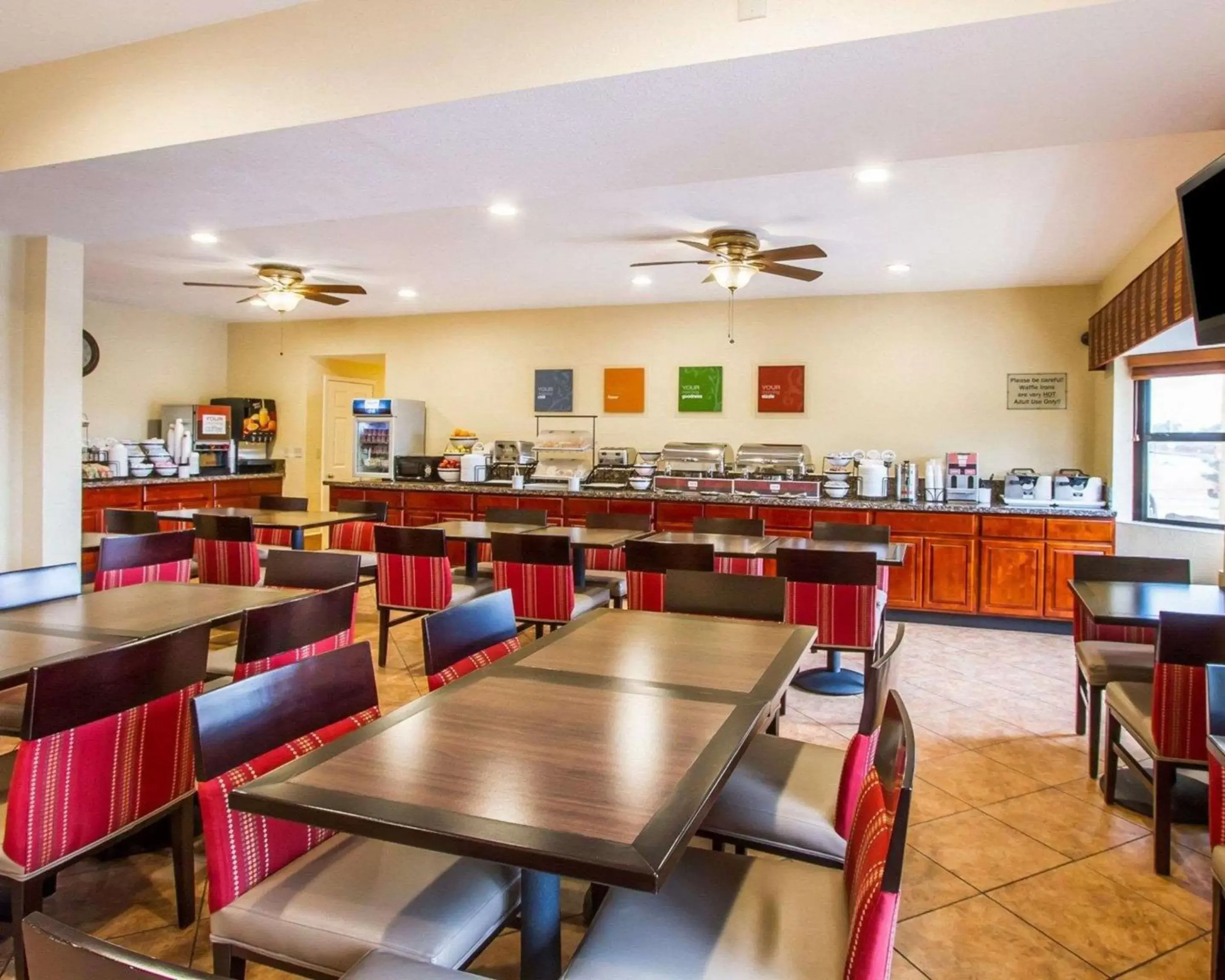 Restaurant/Places to Eat in Comfort Inn Near Grand Canyon