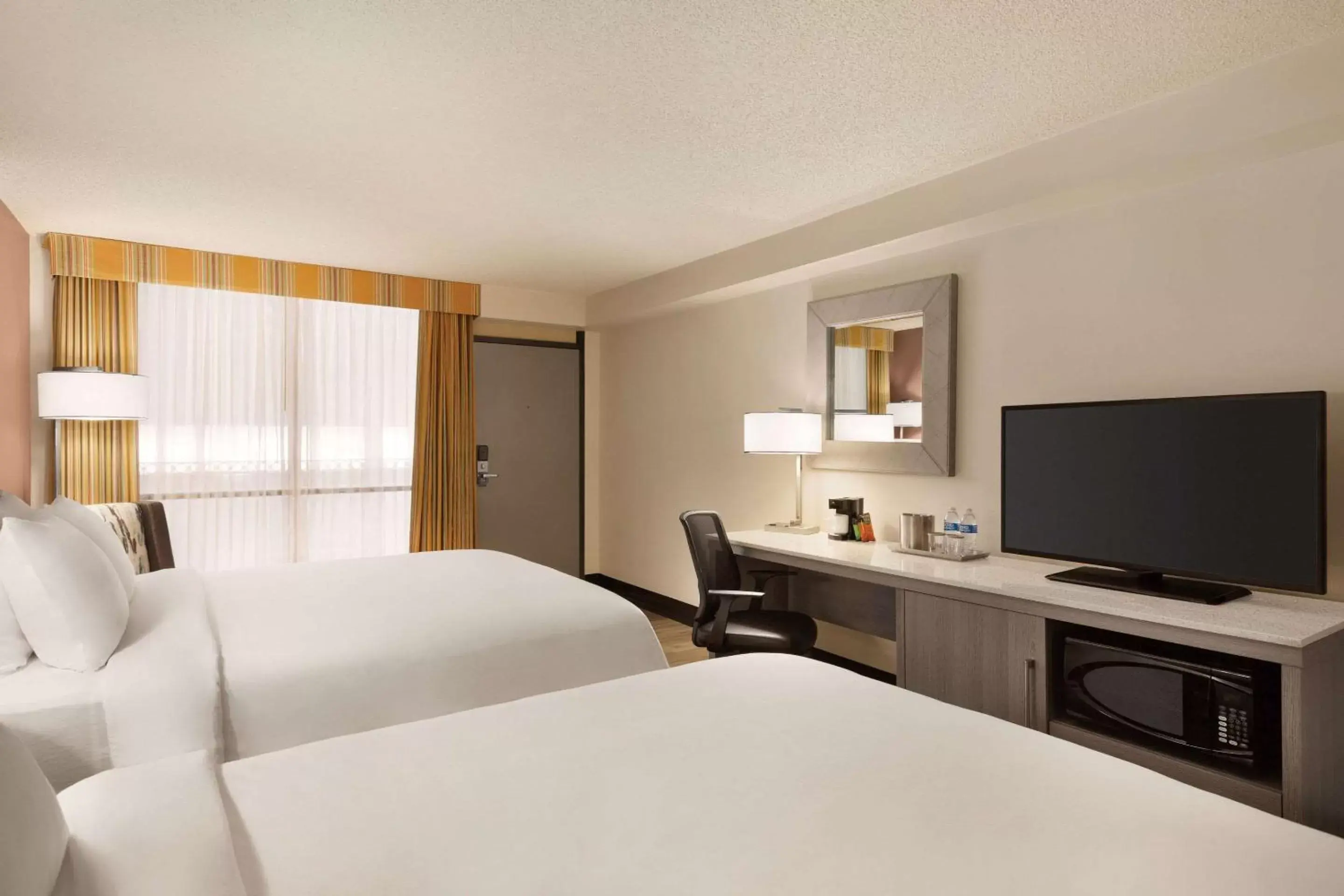 Bedroom, Bed in Radisson Hotel Lenexa Overland Park