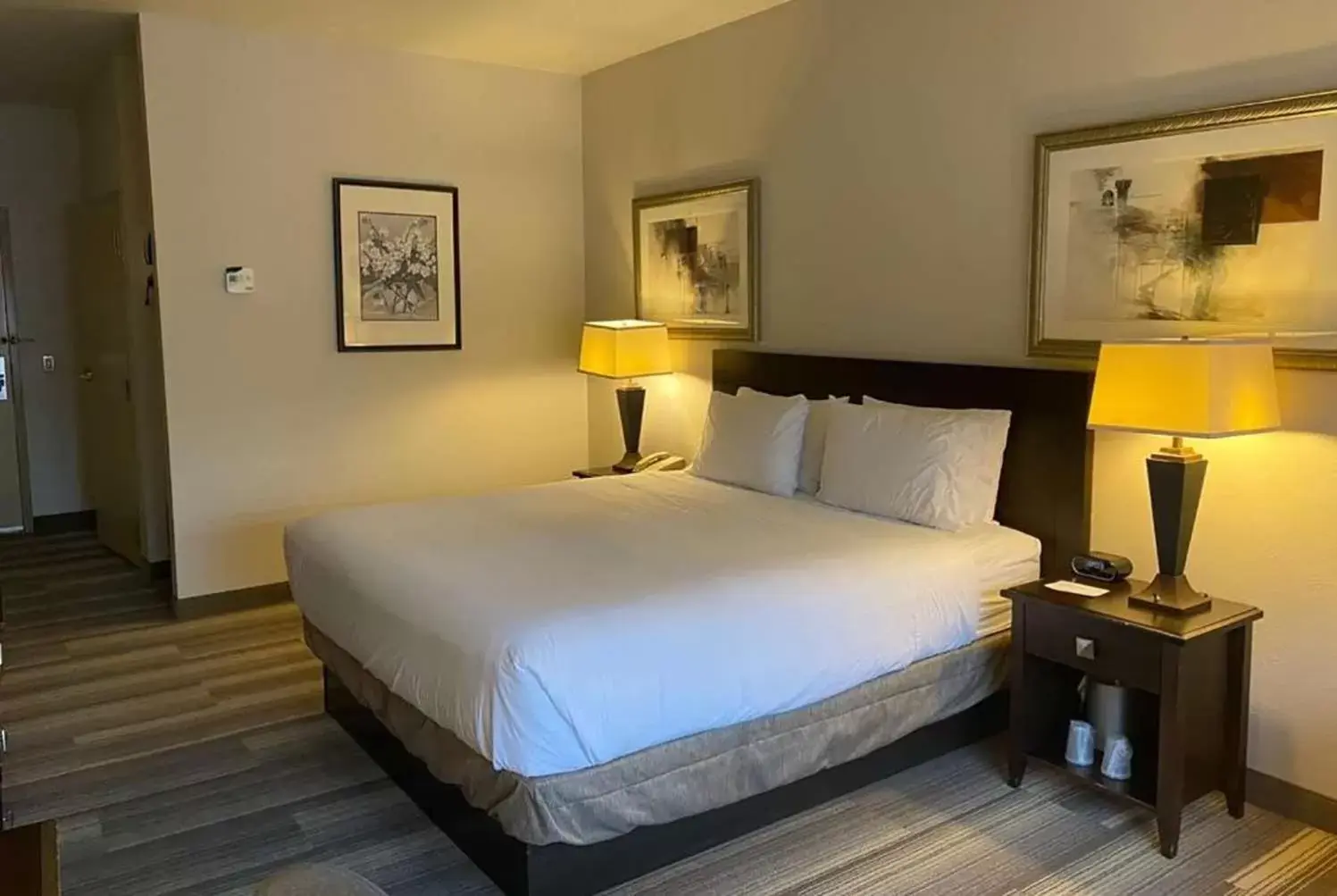 Bedroom, Bed in Hotel Marguerite Anaheim - Garden Grove, Trademark Collection