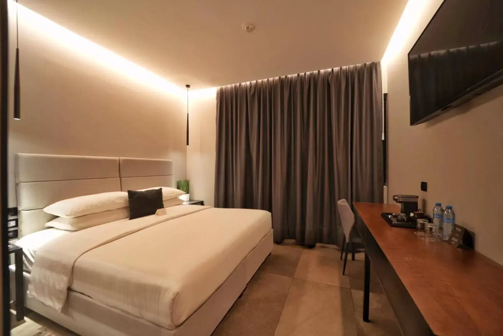 Photo of the whole room, Bed in Ontico Urban Design Hotel
