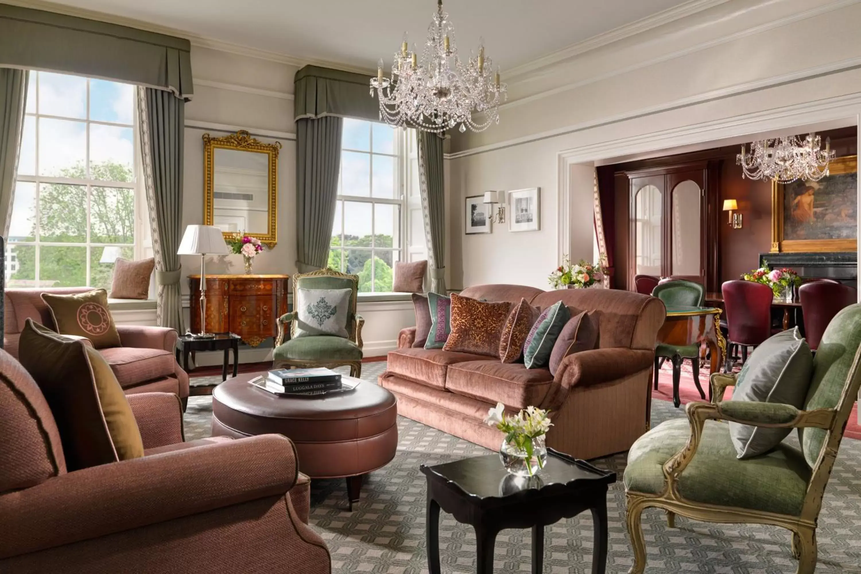 Living room, Seating Area in The Shelbourne, Autograph Collection