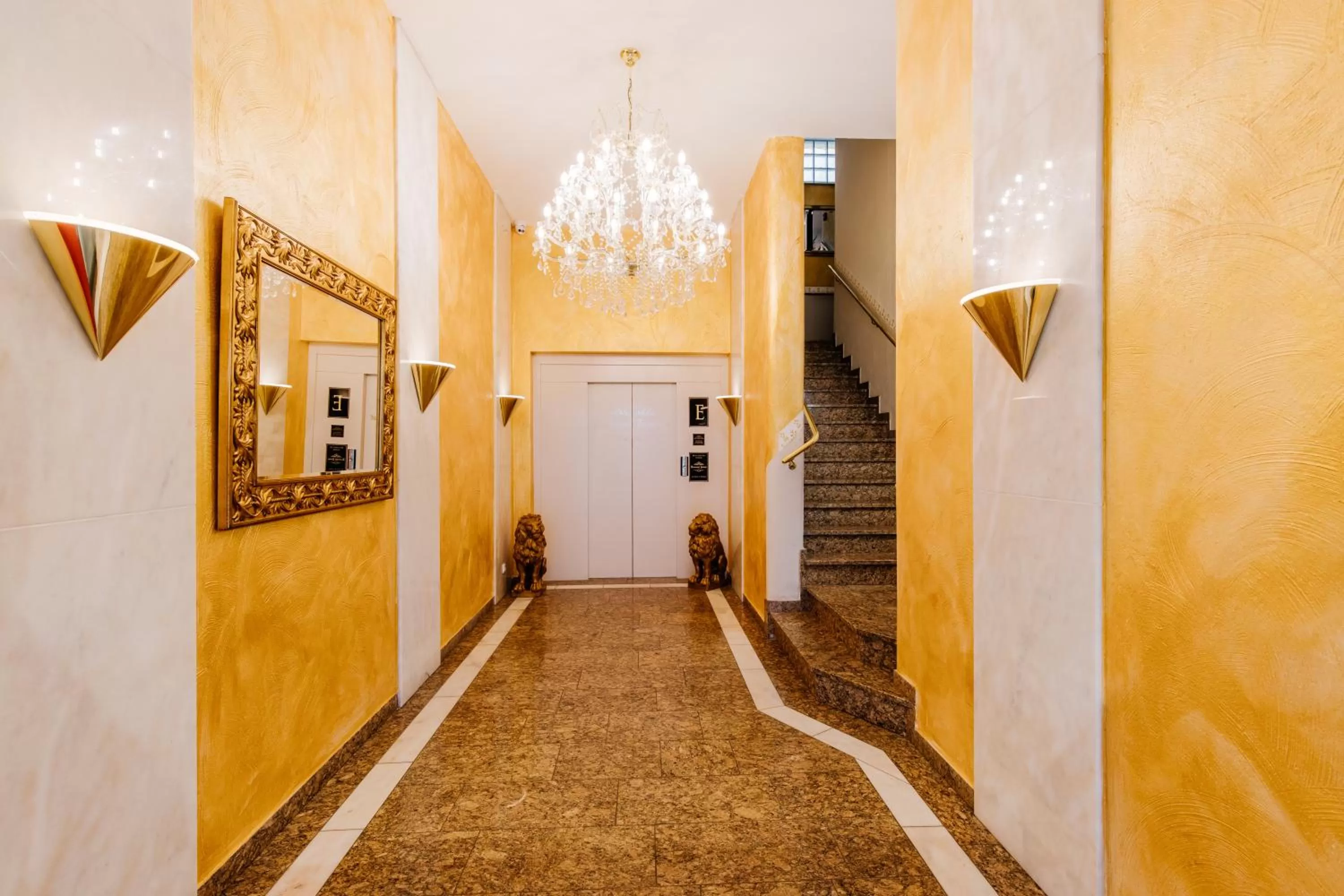 Lobby or reception in Nordhäuser Fürstenhof & TinySky-Resort