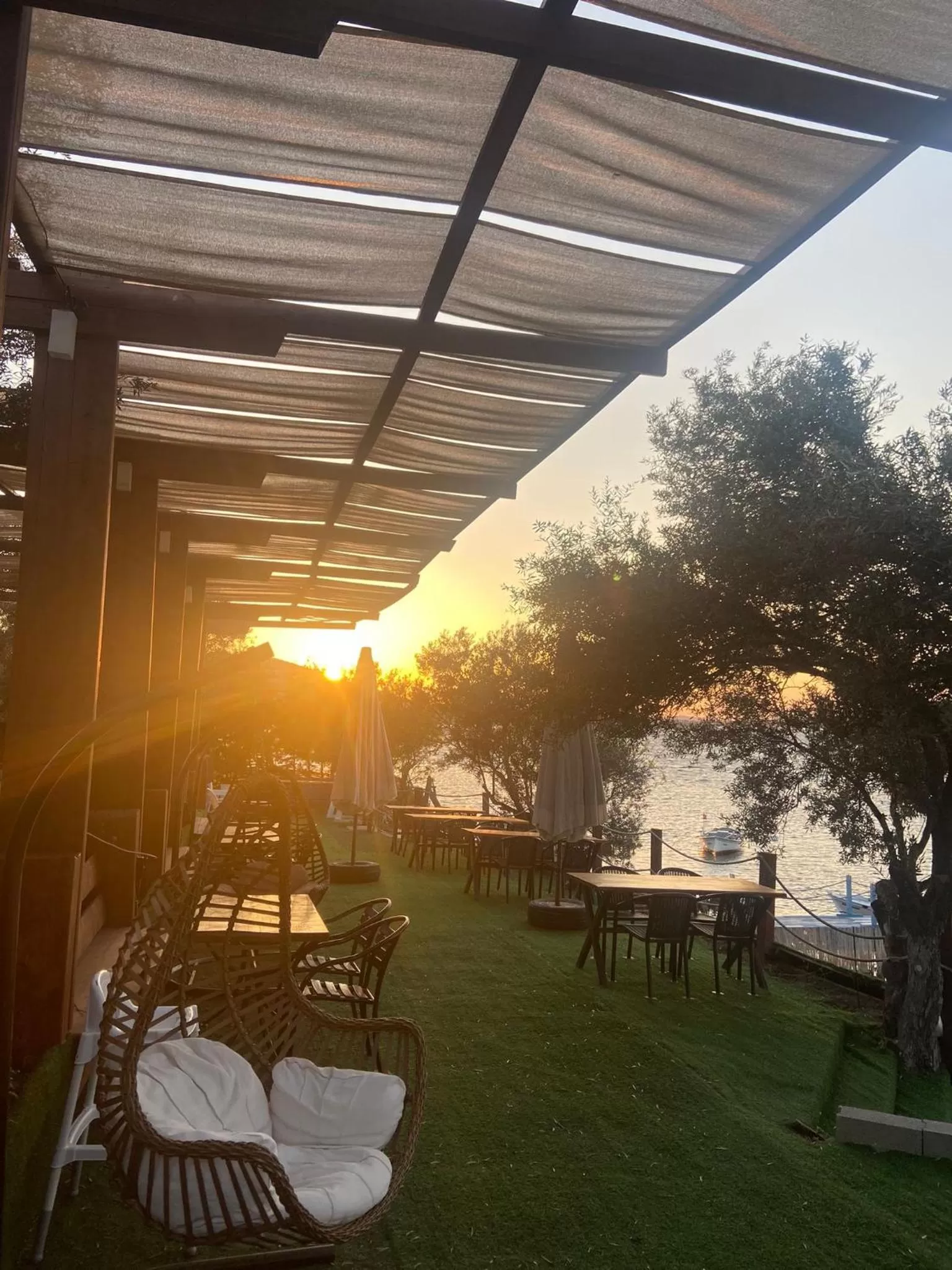 Restaurant/places to eat in QCUNDA OTEL